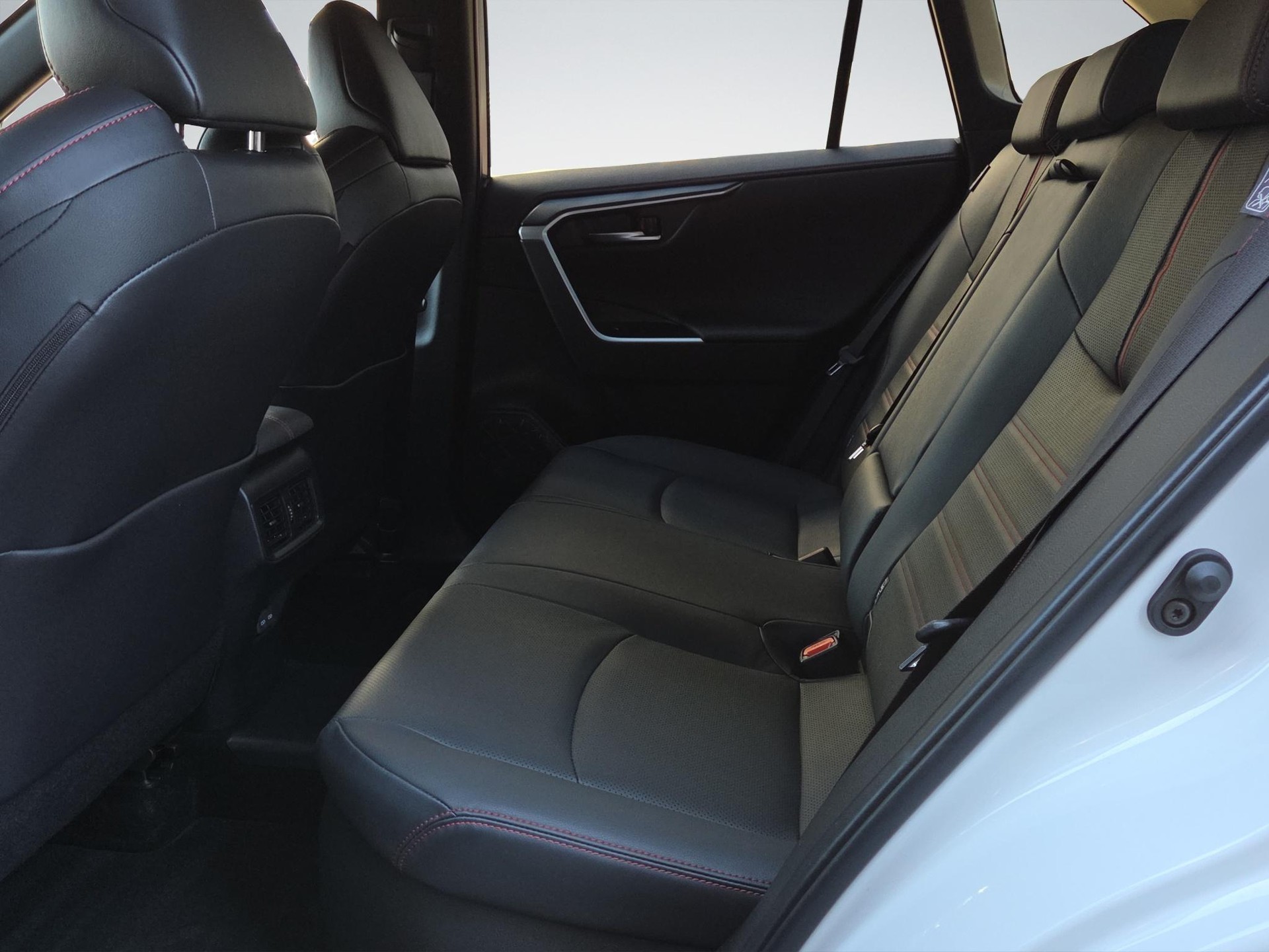 TOYOTA RAV4 2.5 Plug-In-Hybrid Platinum-image-14