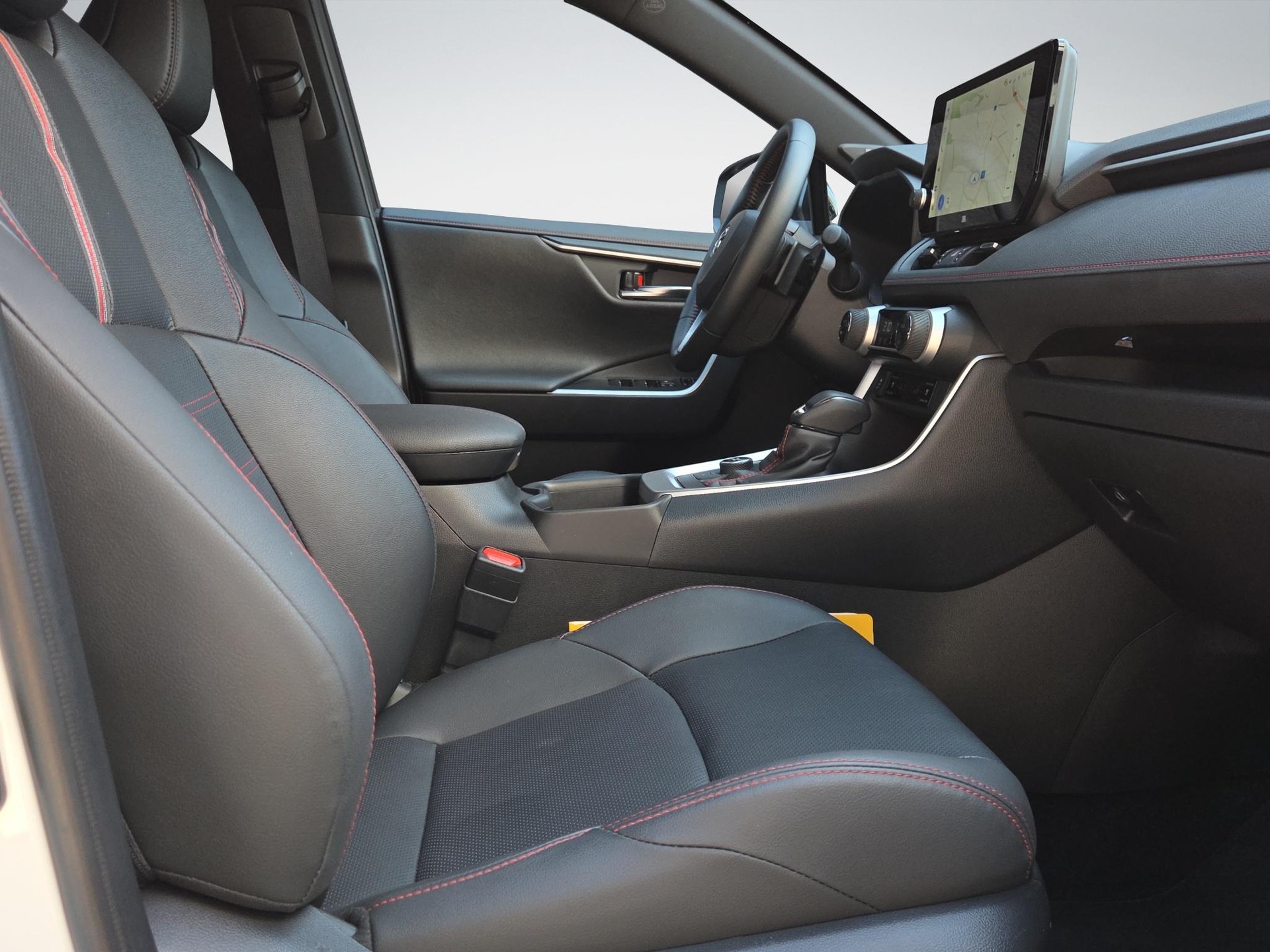 TOYOTA RAV4 2.5 Plug-In-Hybrid Platinum-image-15