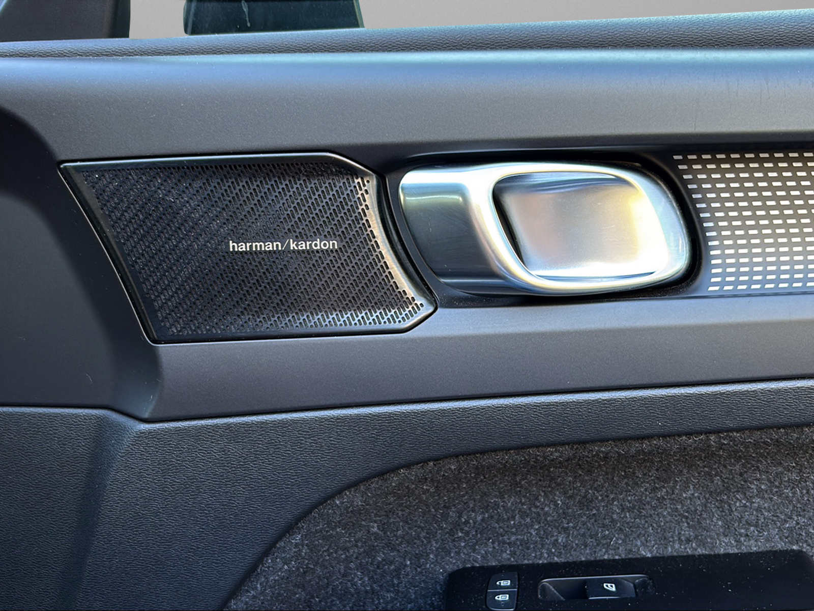 VOLVO XC40 T5 TwE R-Design DCT-image-11