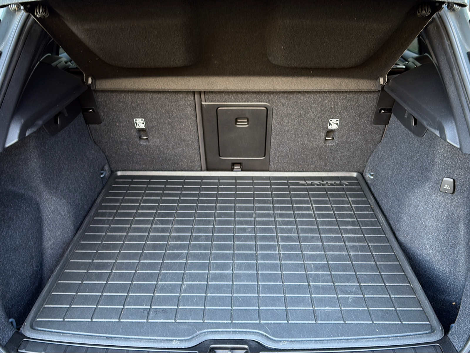 VOLVO XC40 T5 TwE R-Design DCT-image-6