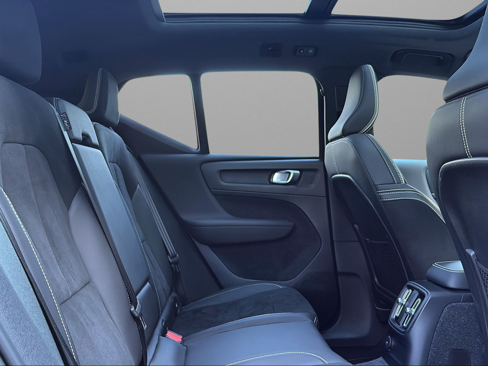 VOLVO XC40 T5 TwE R-Design DCT-image-10