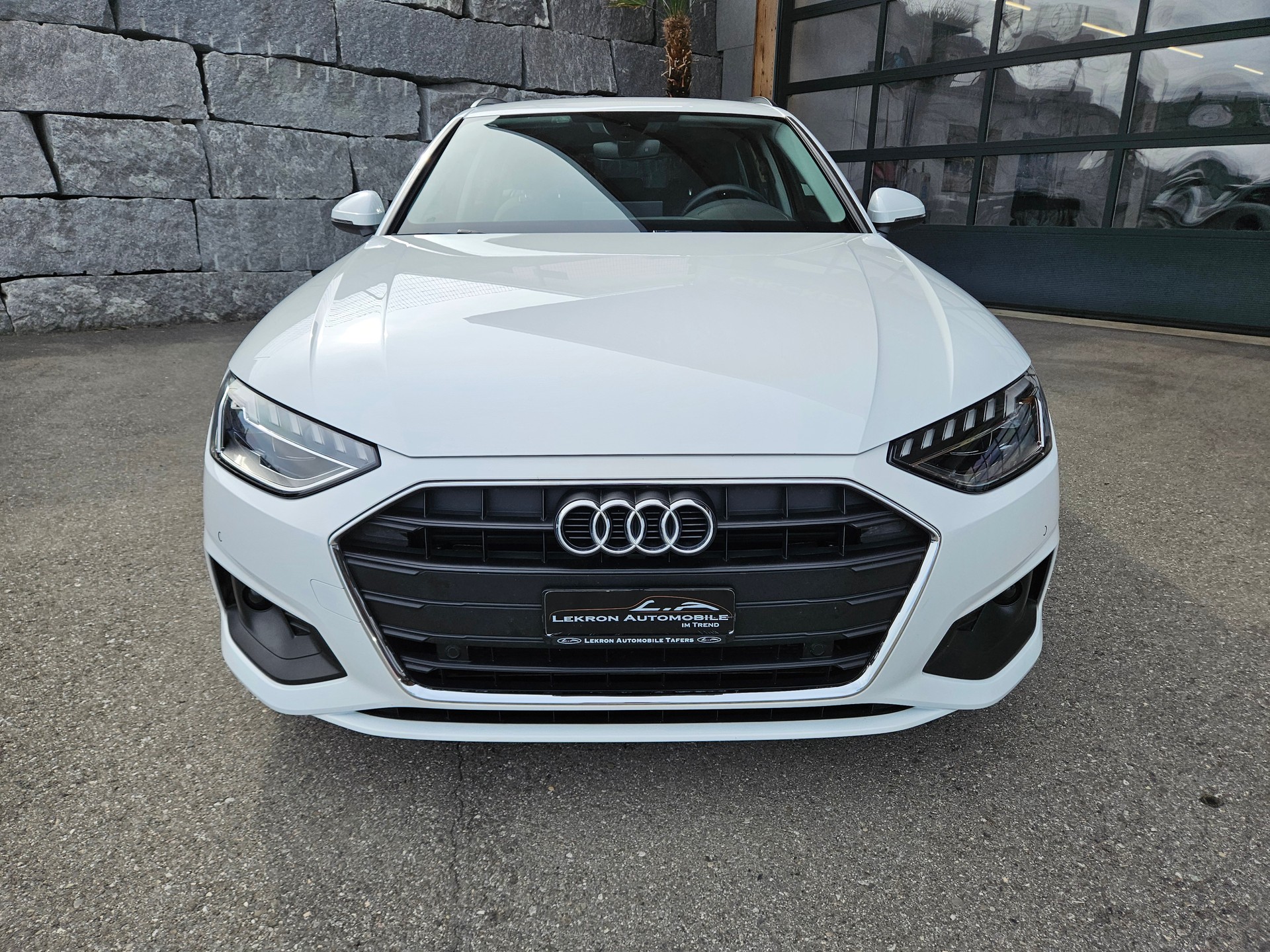AUDI A4 Avant 35 TDI Attraction S-tronic-image-1