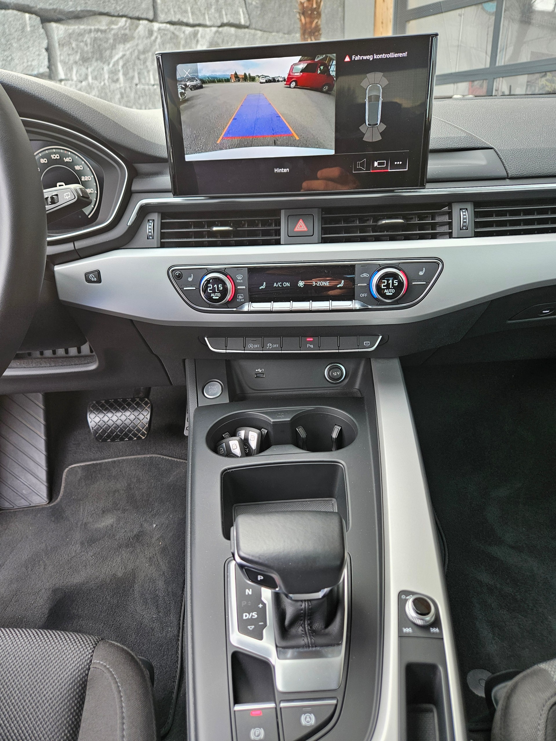 AUDI A4 Avant 35 TDI Attraction S-tronic-image-11