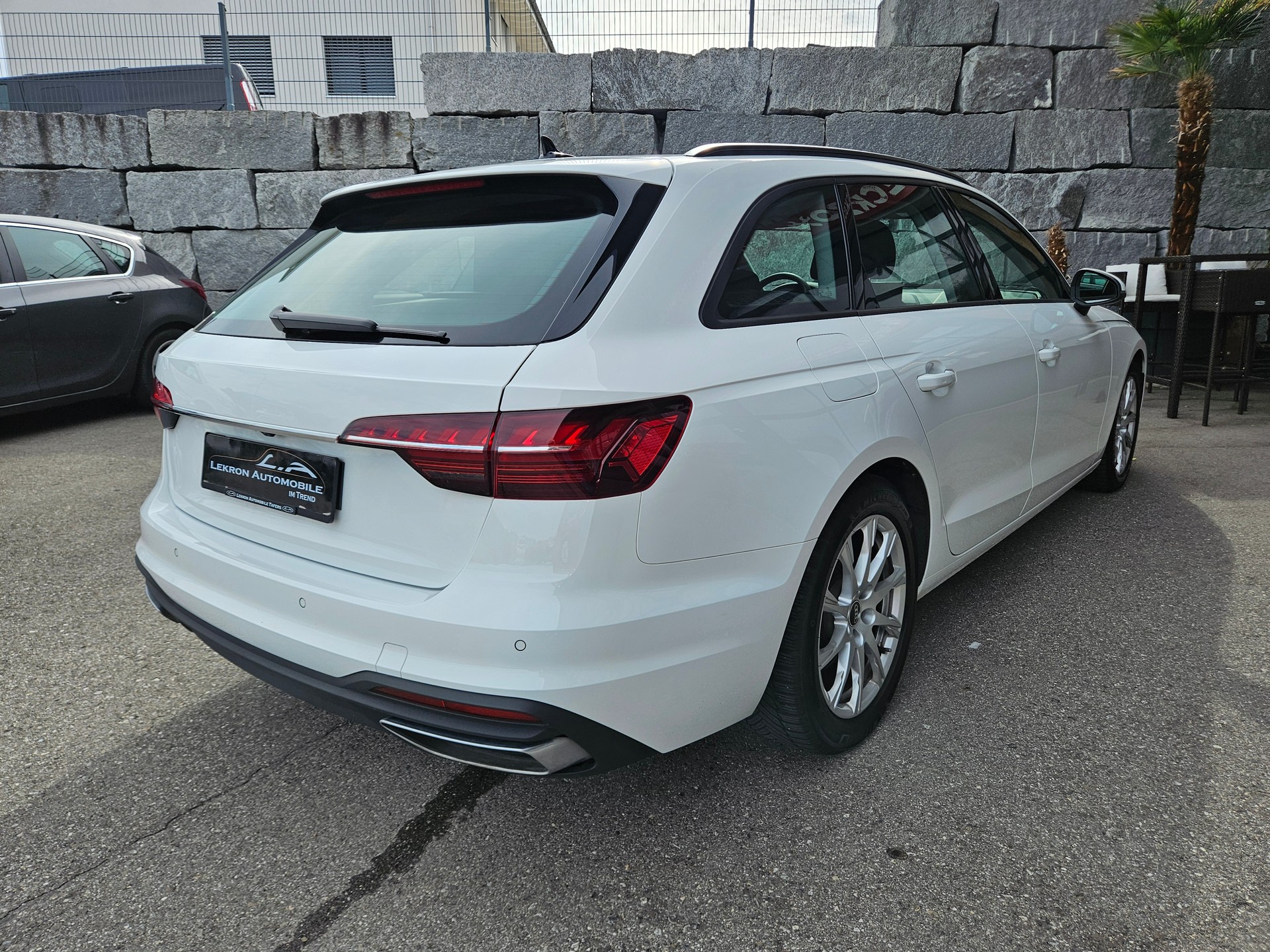 AUDI A4 Avant 35 TDI Attraction S-tronic-image-6