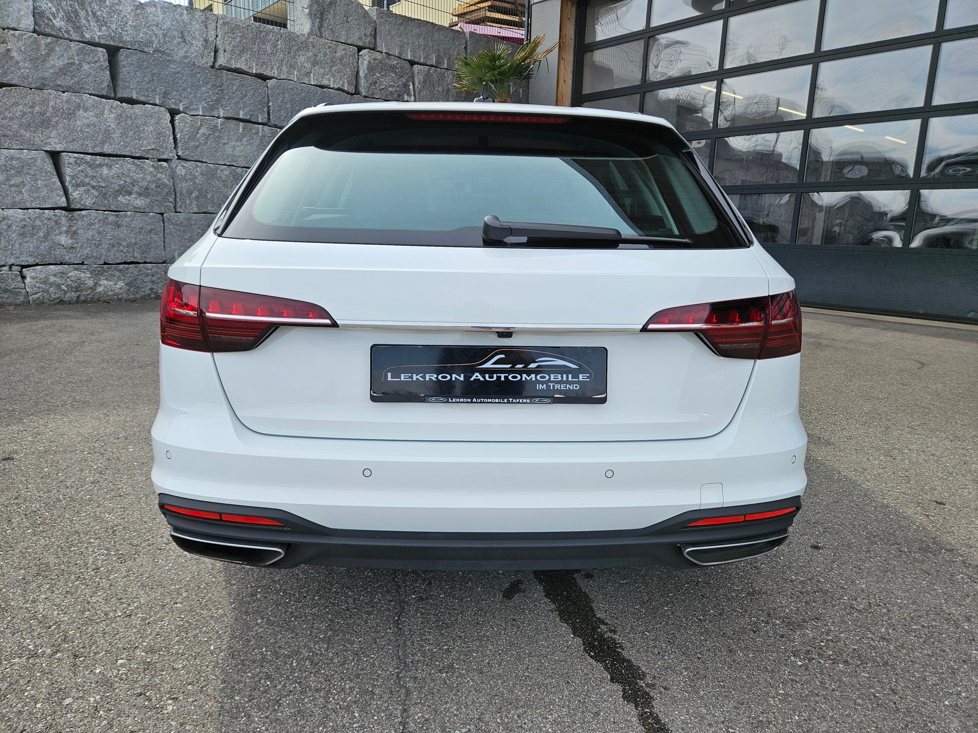 AUDI A4 Avant 35 TDI Attraction S-tronic-image-5