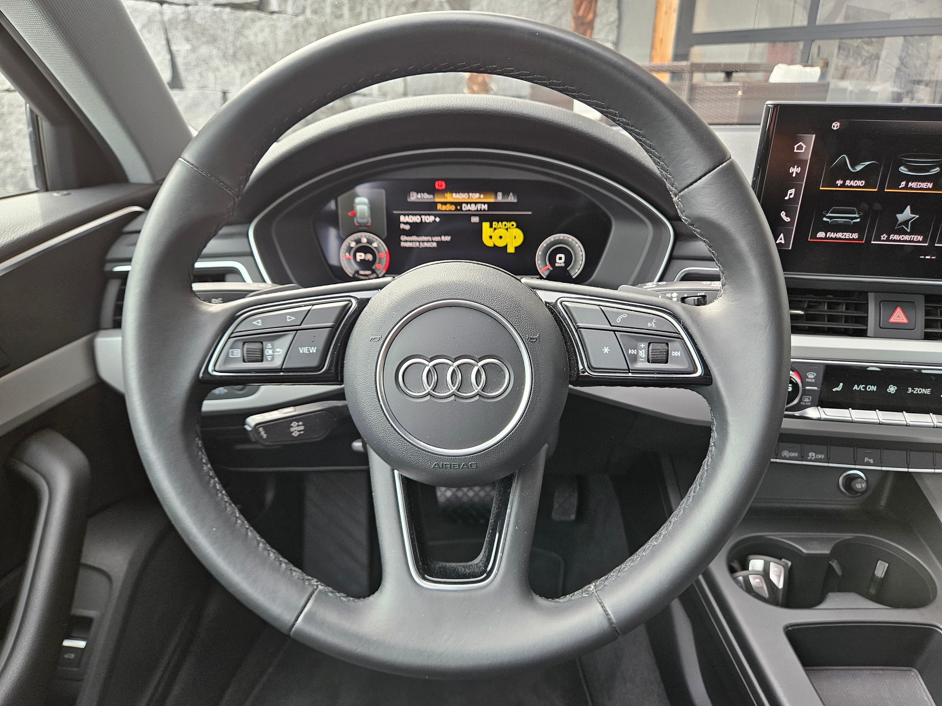 AUDI A4 Avant 35 TDI Attraction S-tronic-image-10