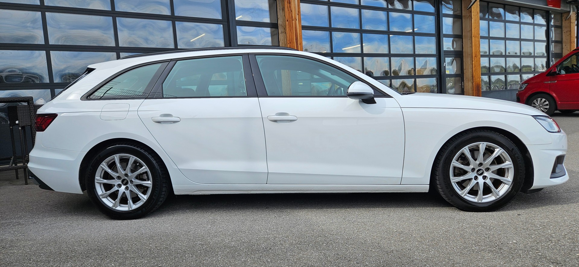 AUDI A4 Avant 35 TDI Attraction S-tronic-image-7
