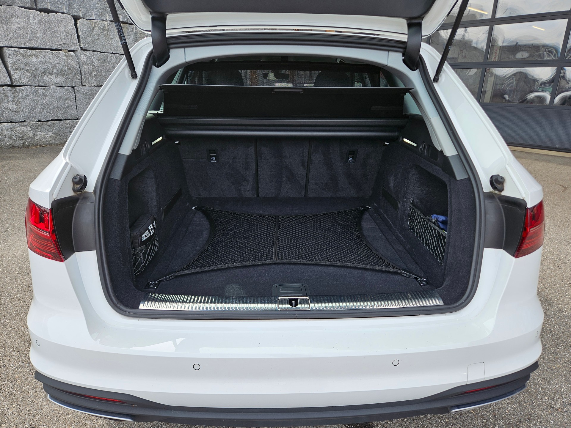 AUDI A4 Avant 35 TDI Attraction S-tronic-image-15