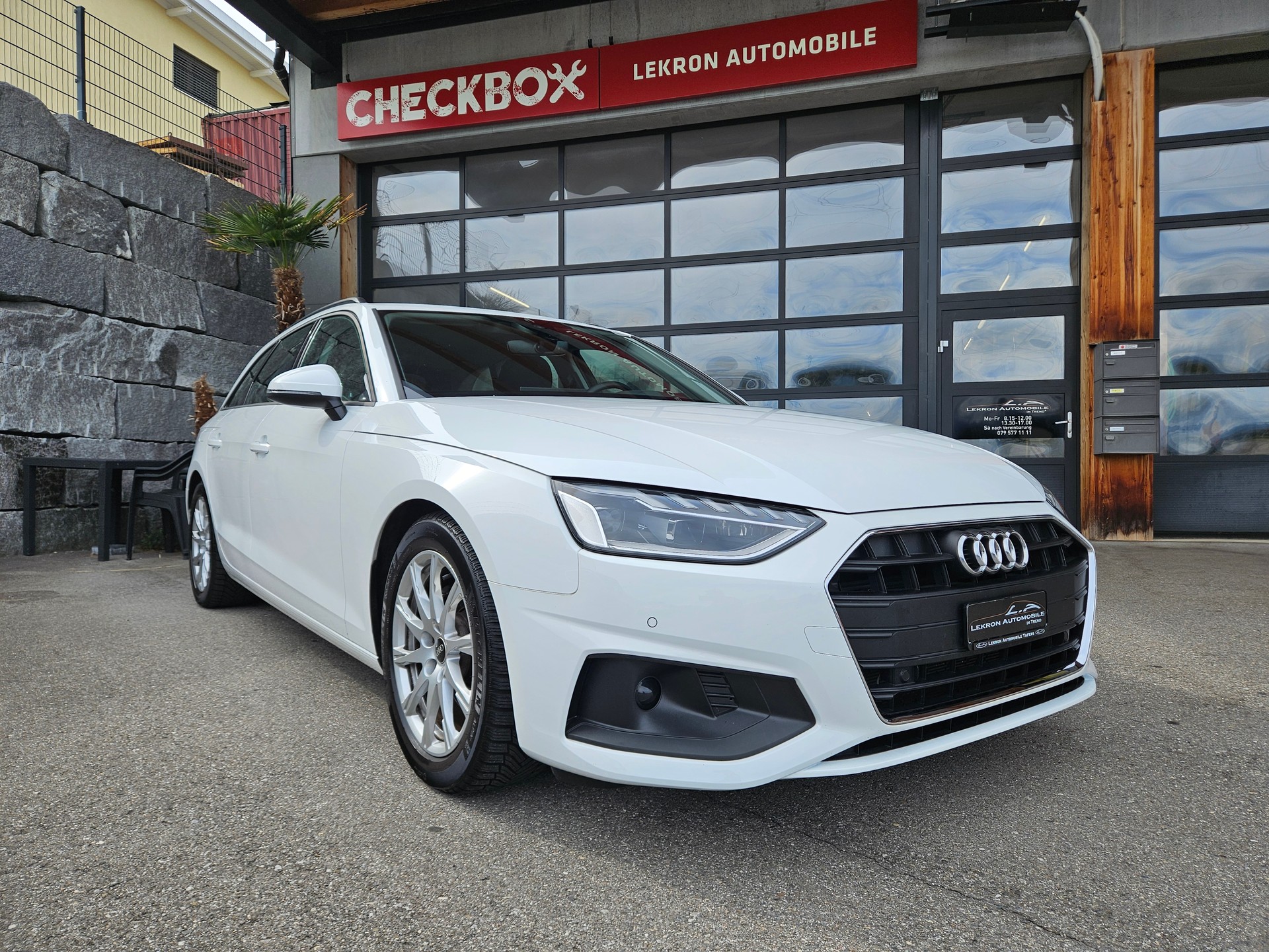 AUDI A4 Avant 35 TDI Attraction S-tronic-image-0