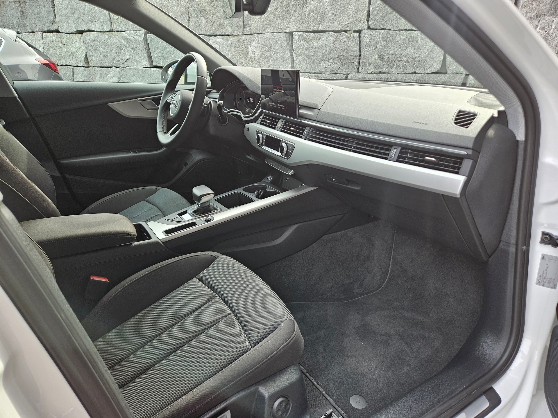 AUDI A4 Avant 35 TDI Attraction S-tronic-image-9