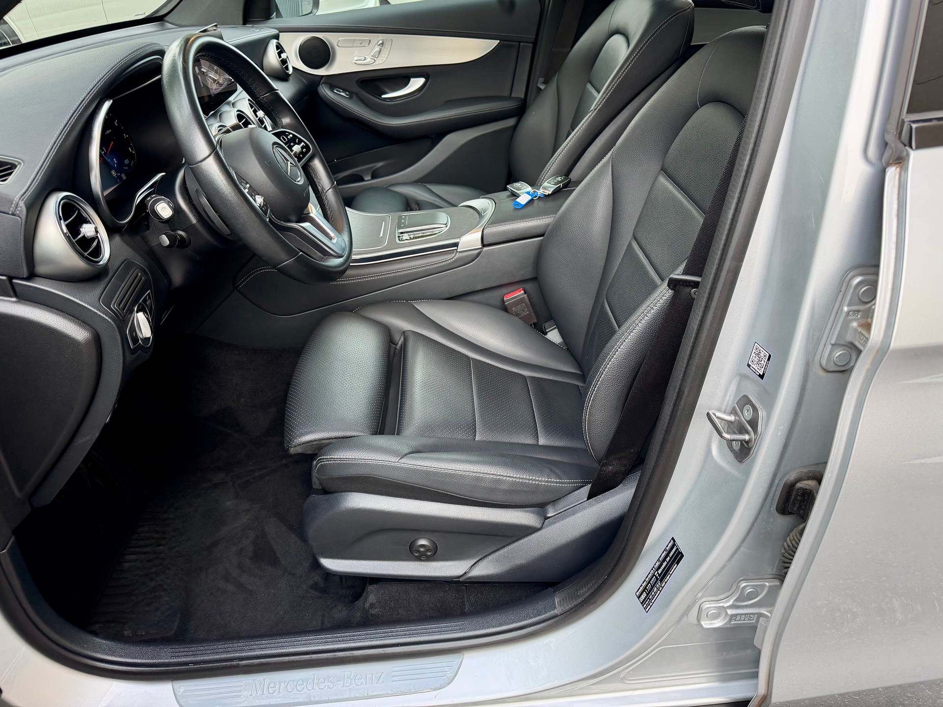MERCEDES-BENZ GLC 200 4Matic 9G-Tronic - Night Paket - Panoramadach - 10 Jahre/100000 Km Gratis Service - 8-fach Alu --image-6