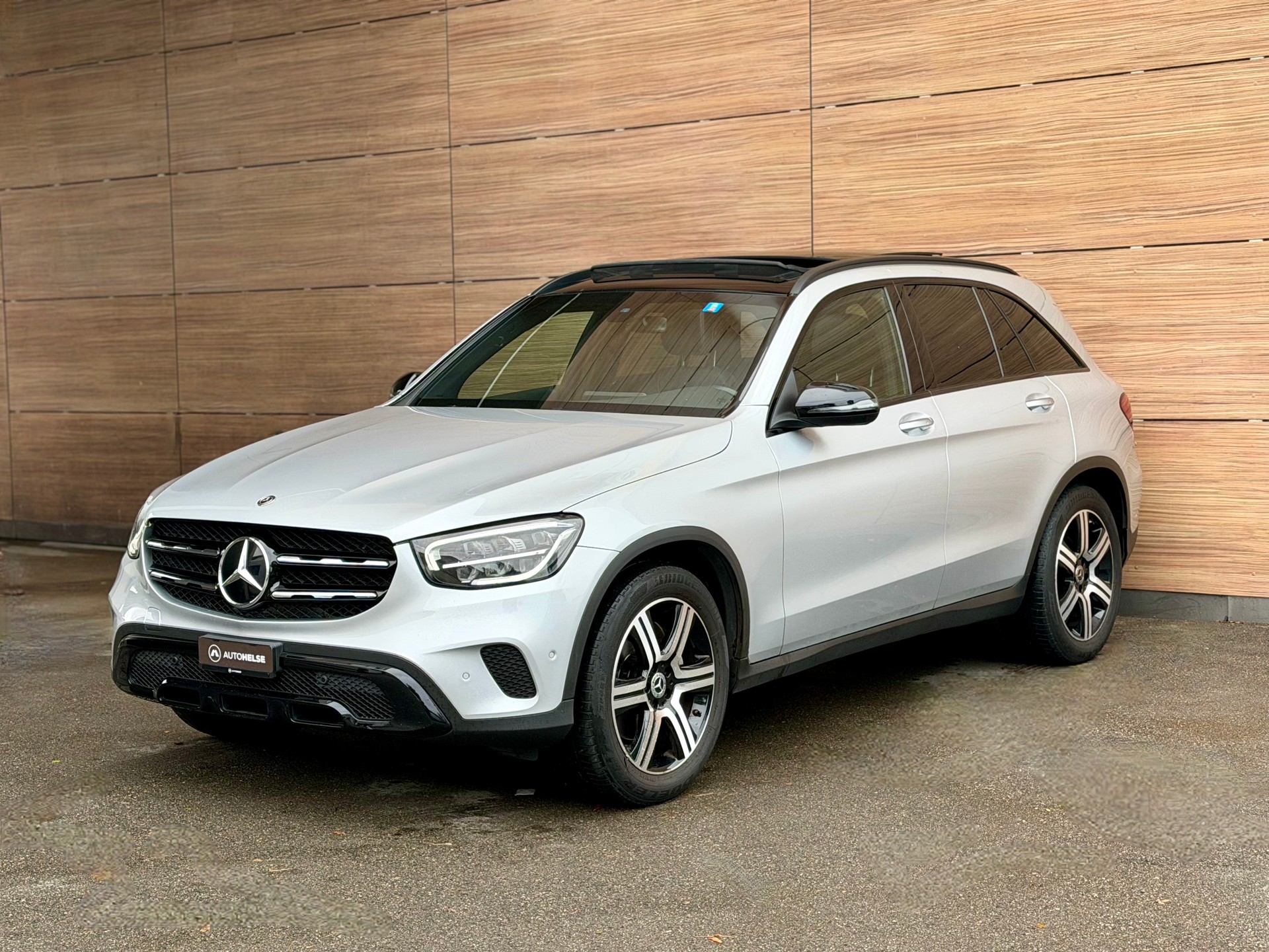 MERCEDES-BENZ GLC 200 4Matic 9G-Tronic - Night Paket - Panoramadach - 10 Jahre/100000 Km Gratis Service - 8-fach Alu -