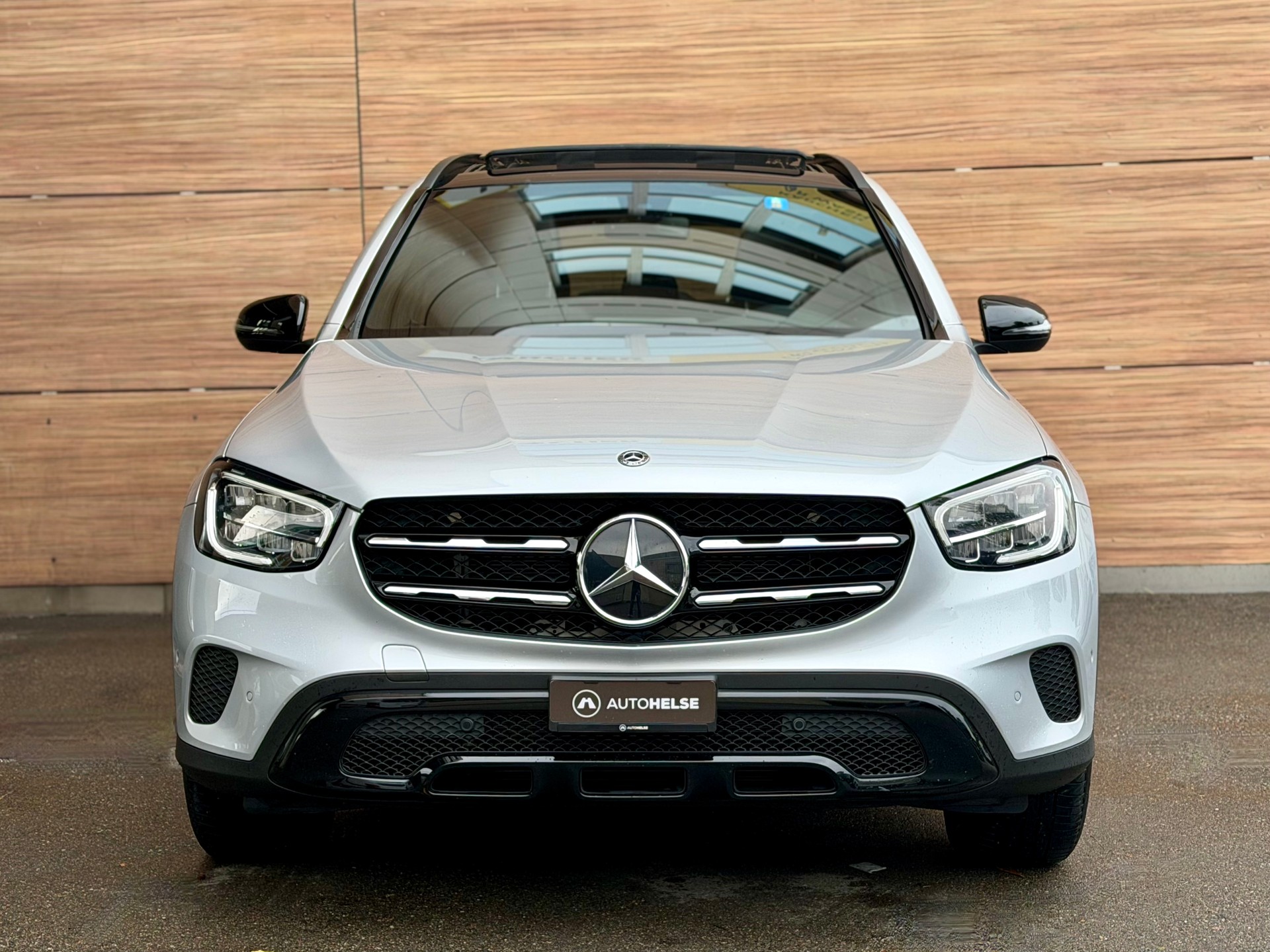 MERCEDES-BENZ GLC 200 4Matic 9G-Tronic - Night Paket - Panoramadach - 10 Jahre/100000 Km Gratis Service - 8-fach Alu --image-2