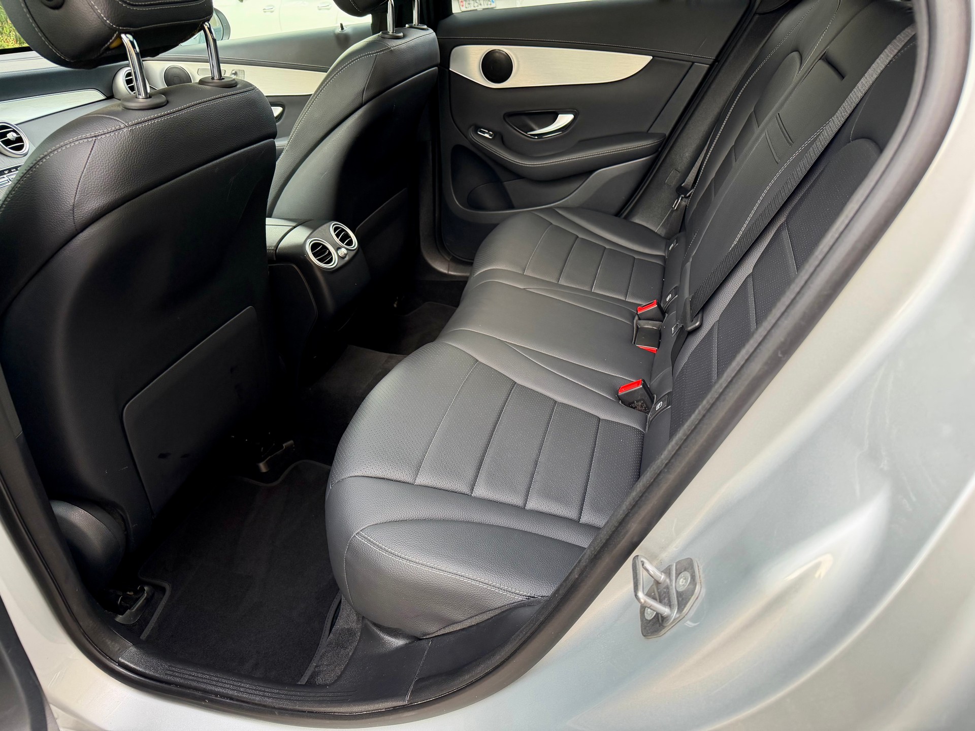 MERCEDES-BENZ GLC 200 4Matic 9G-Tronic - Night Paket - Panoramadach - 10 Jahre/100000 Km Gratis Service - 8-fach Alu --image-7