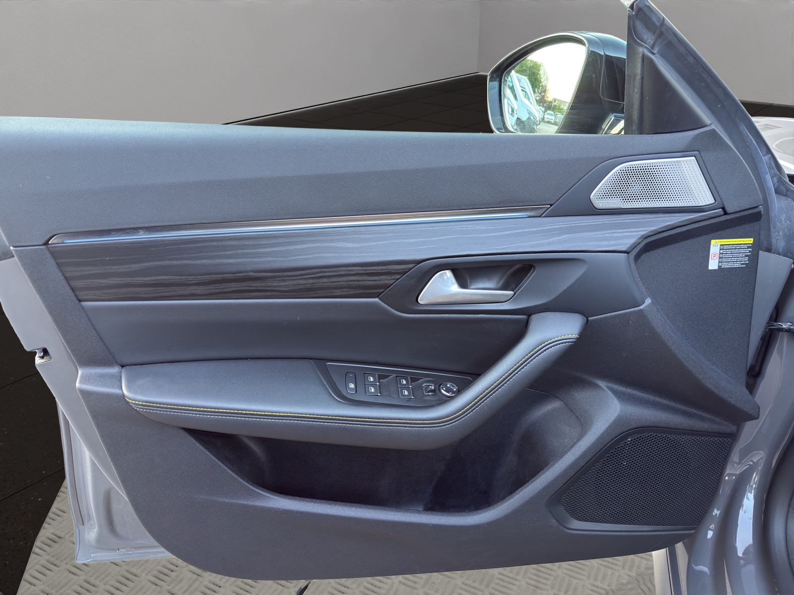 PEUGEOT 508 SW Hybrid4 360 e Sport Engineered-image-11