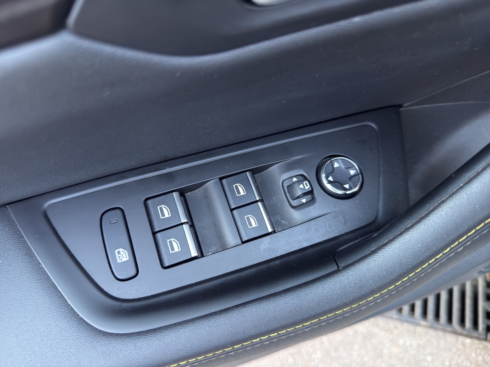 PEUGEOT 508 SW Hybrid4 360 e Sport Engineered-image-22