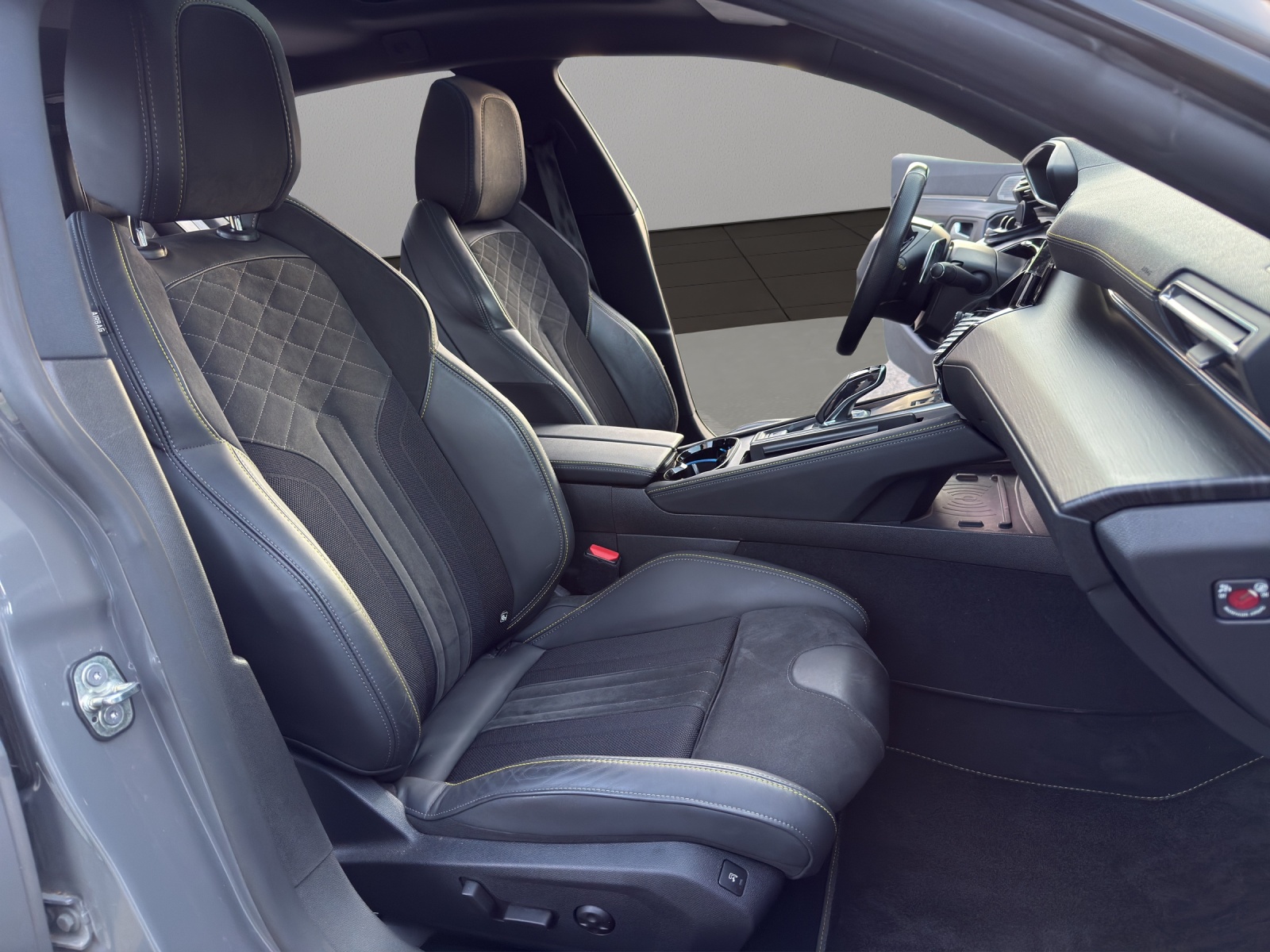 PEUGEOT 508 SW Hybrid4 360 e Sport Engineered-image-16