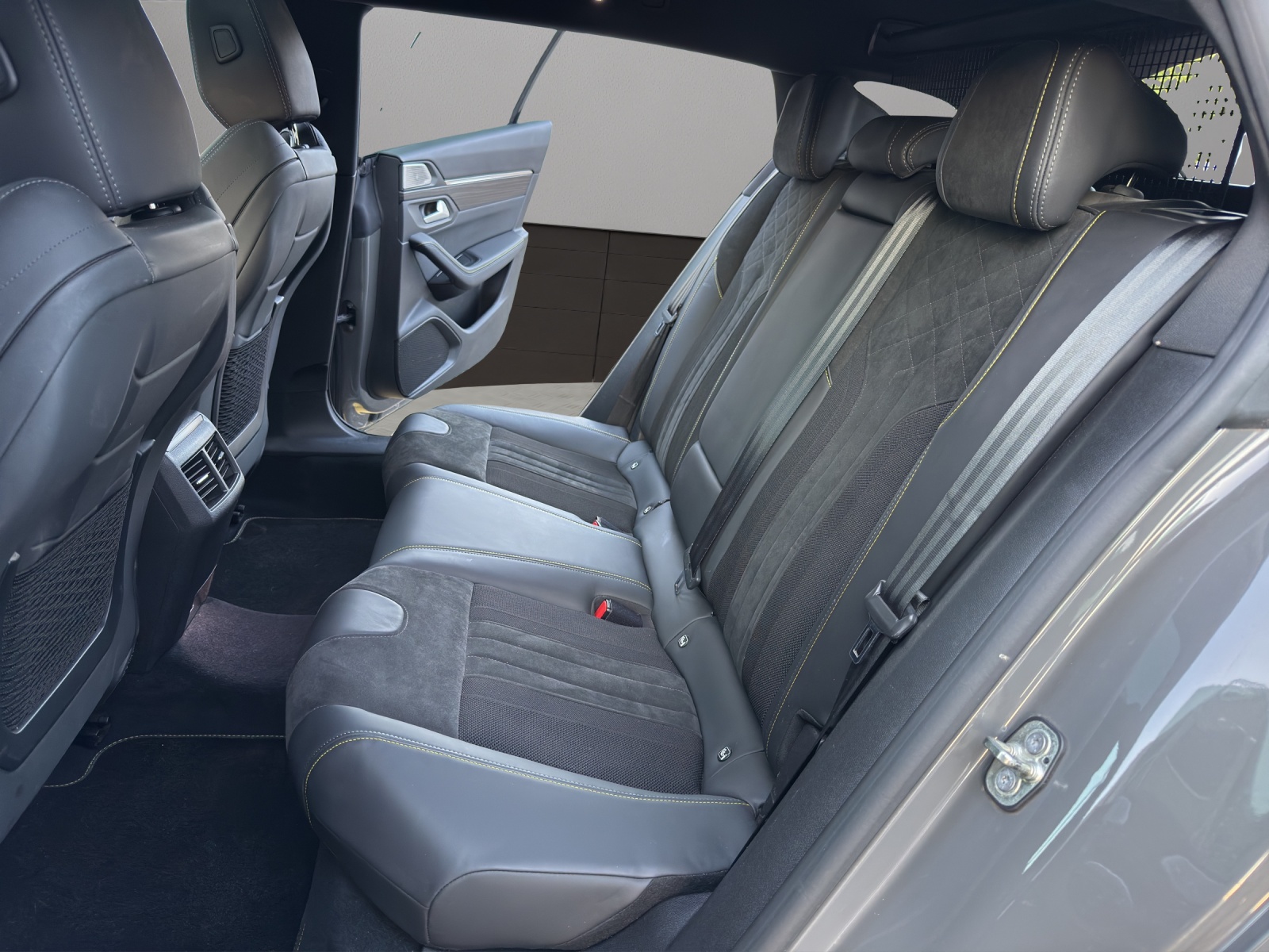 PEUGEOT 508 SW Hybrid4 360 e Sport Engineered-image-12