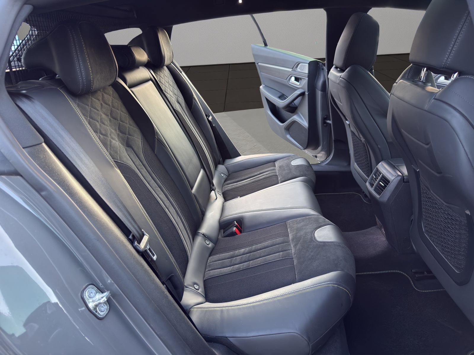PEUGEOT 508 SW Hybrid4 360 e Sport Engineered-image-17