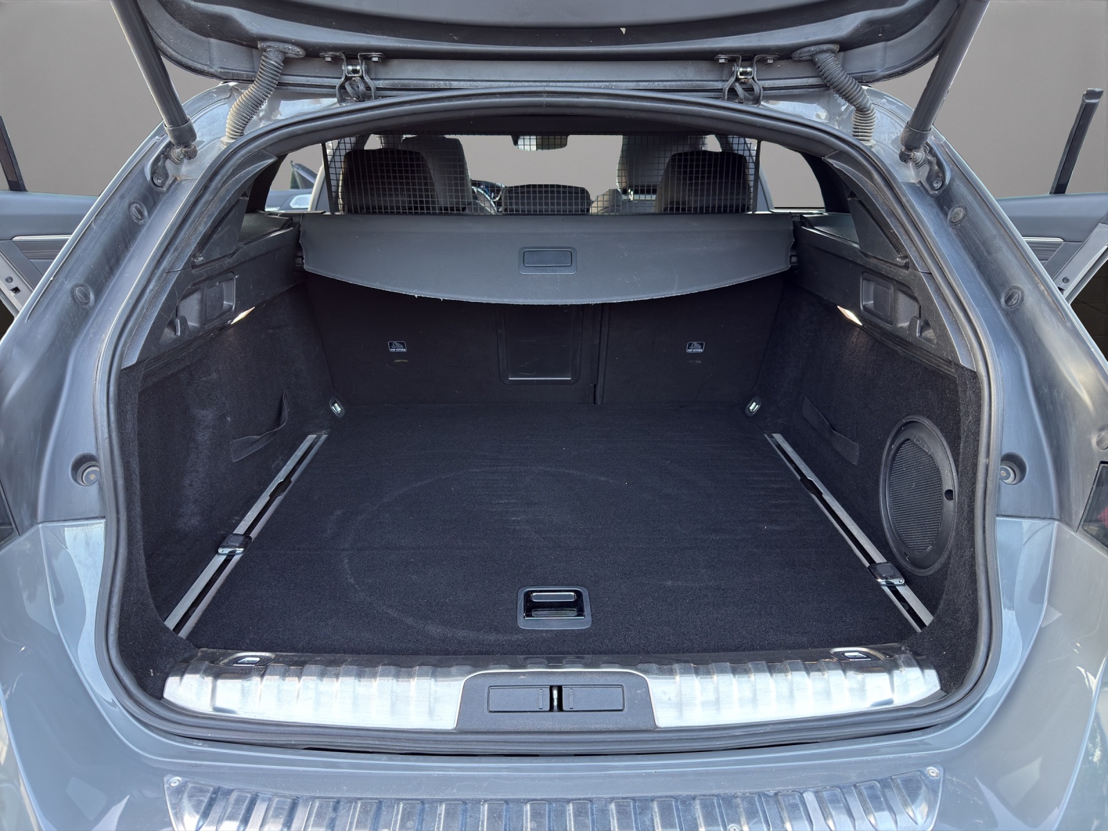 PEUGEOT 508 SW Hybrid4 360 e Sport Engineered-image-18
