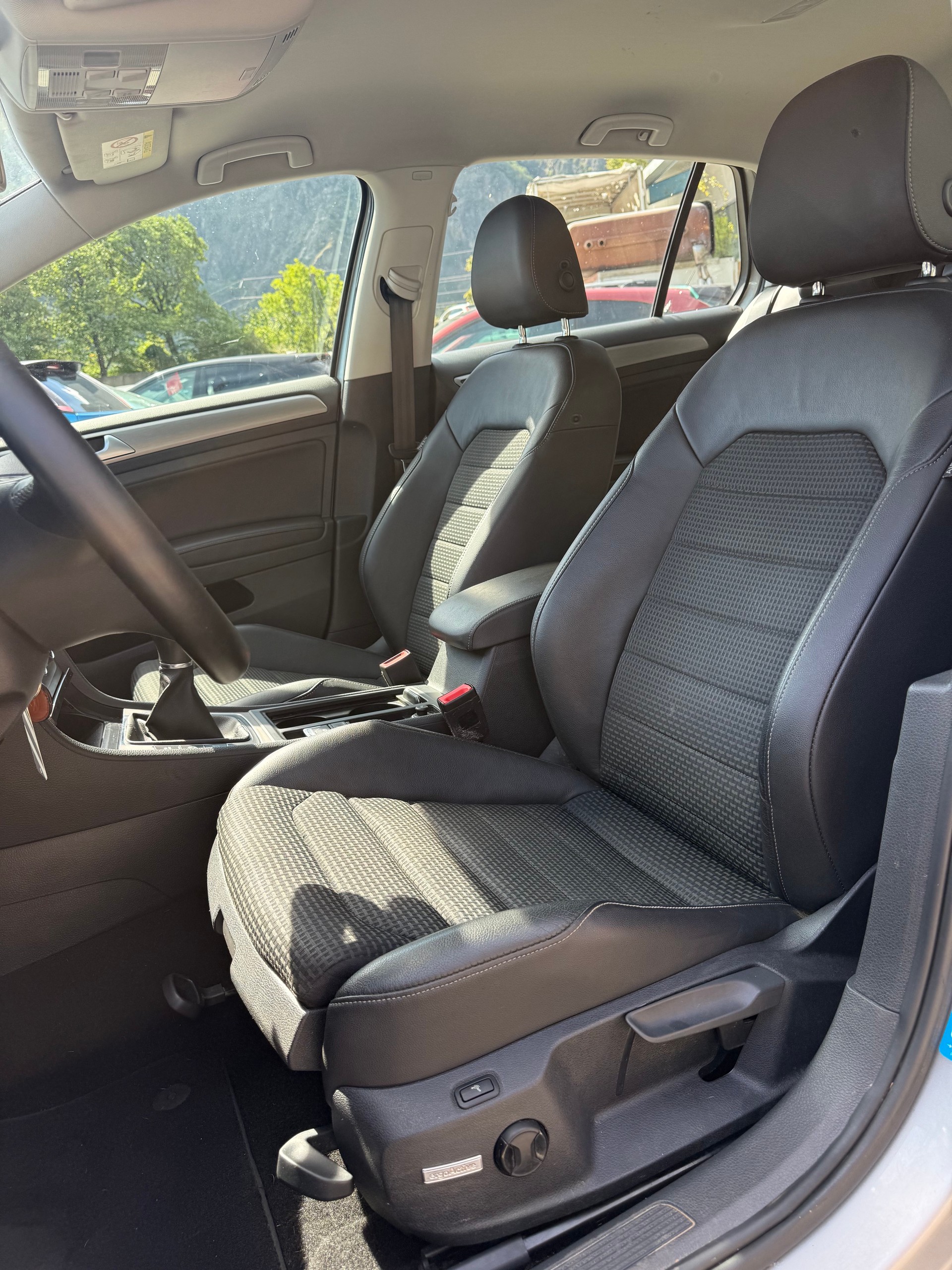 VW Golf 1.6 TDI Comfortline 4Motion-image-11