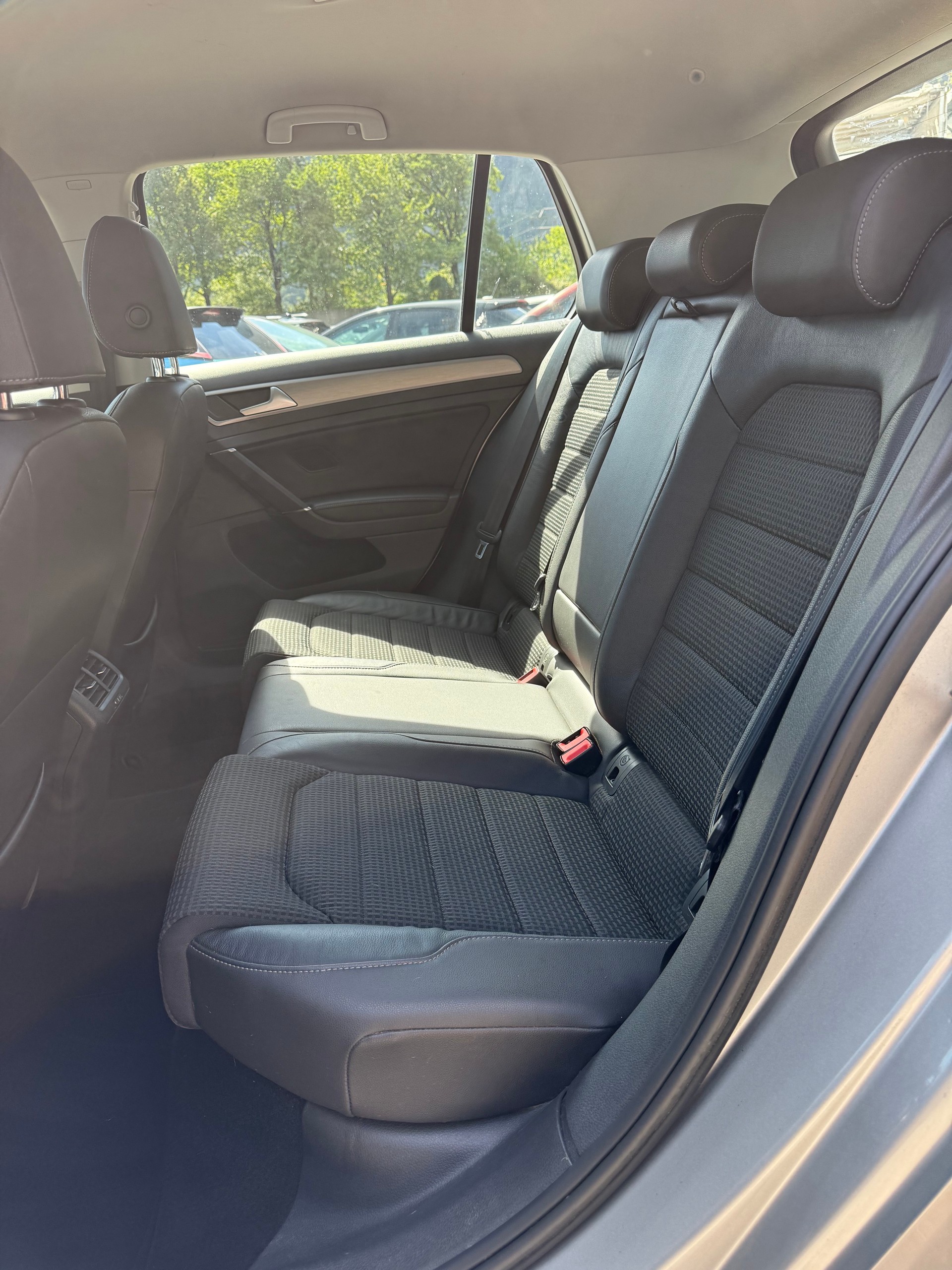 VW Golf 1.6 TDI Comfortline 4Motion-image-10