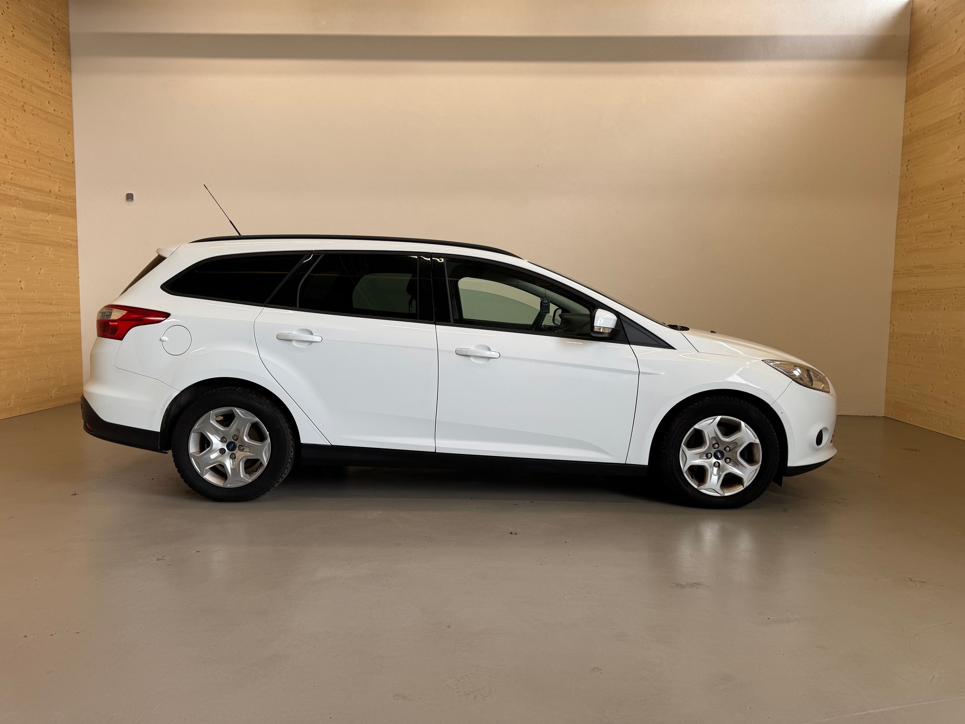 FORD Focus 1.0 SCTi Carving-image-1