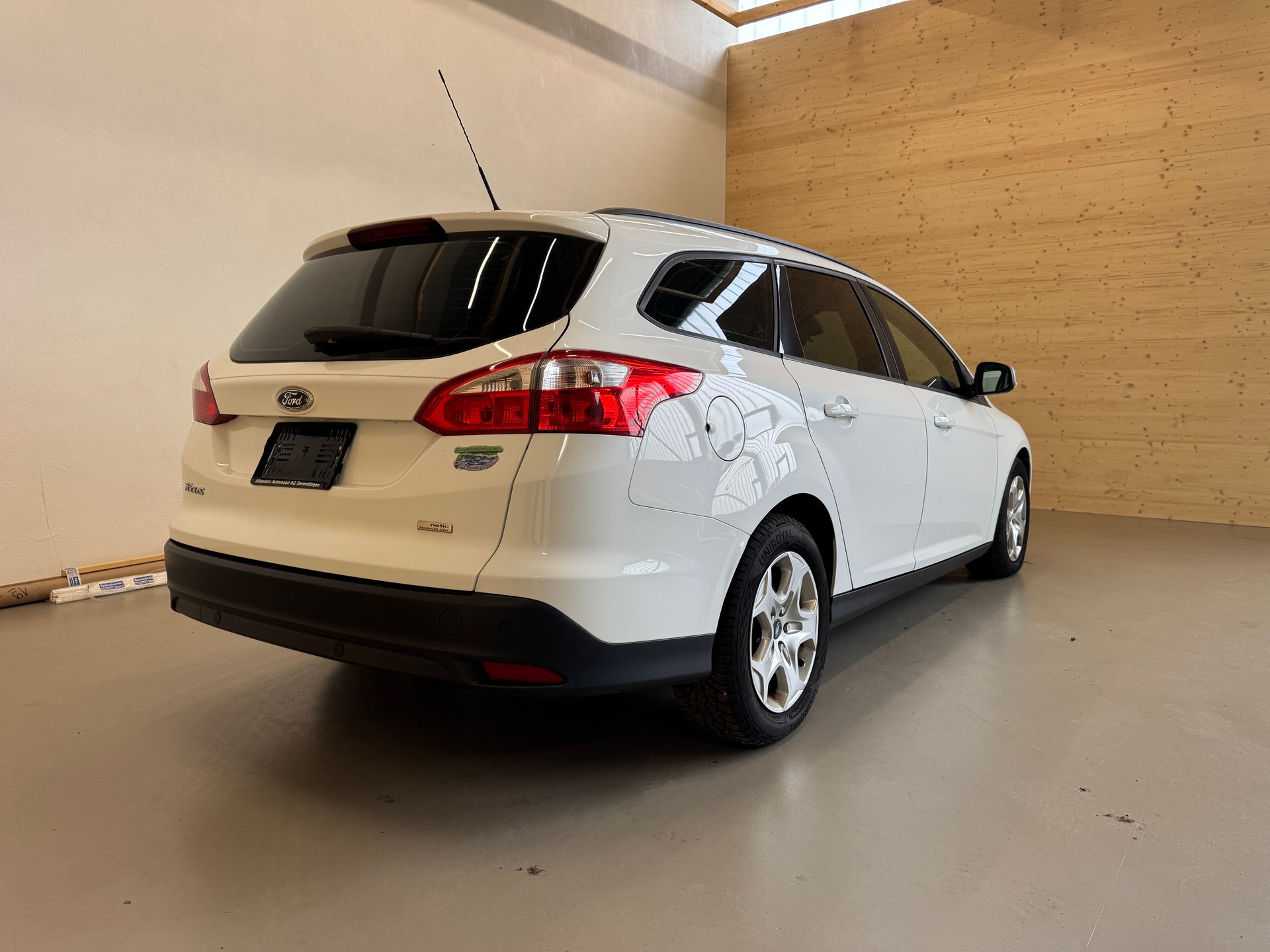 FORD Focus 1.0 SCTi Carving-image-2