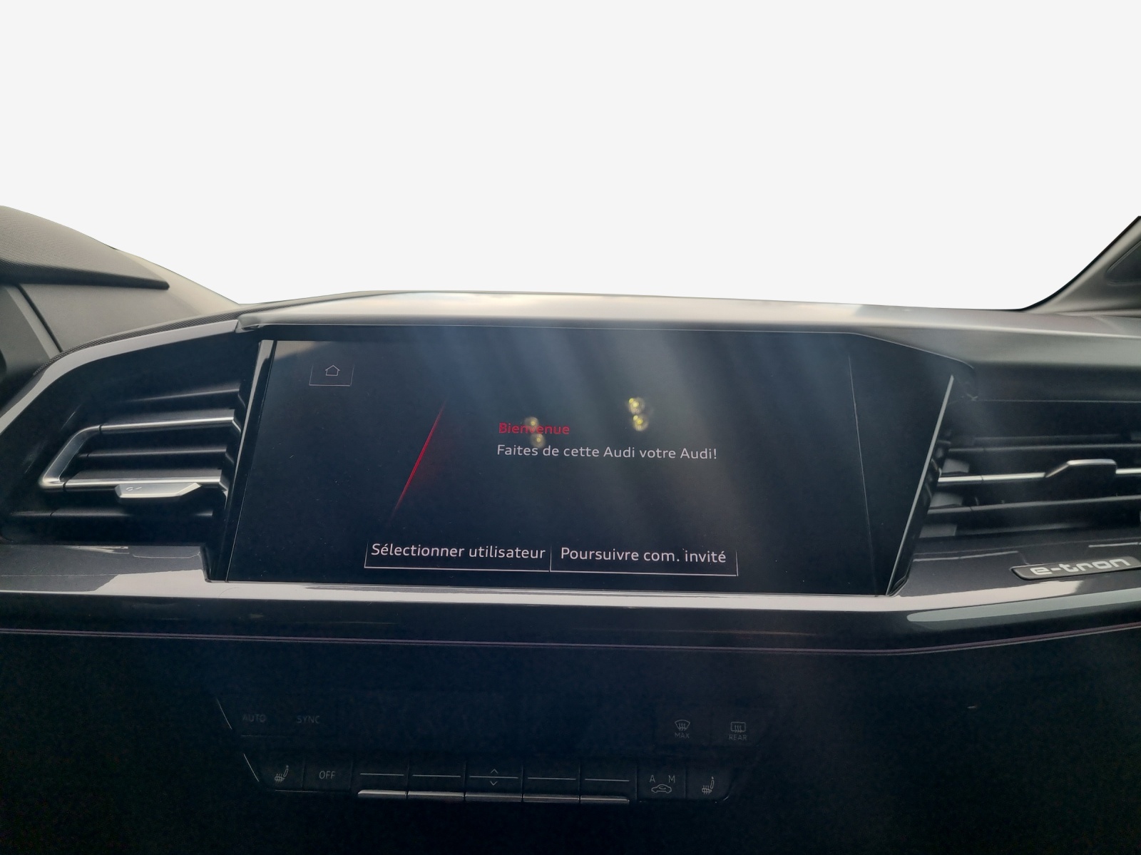 AUDI Q4 e-tron 45 quattro-image-11