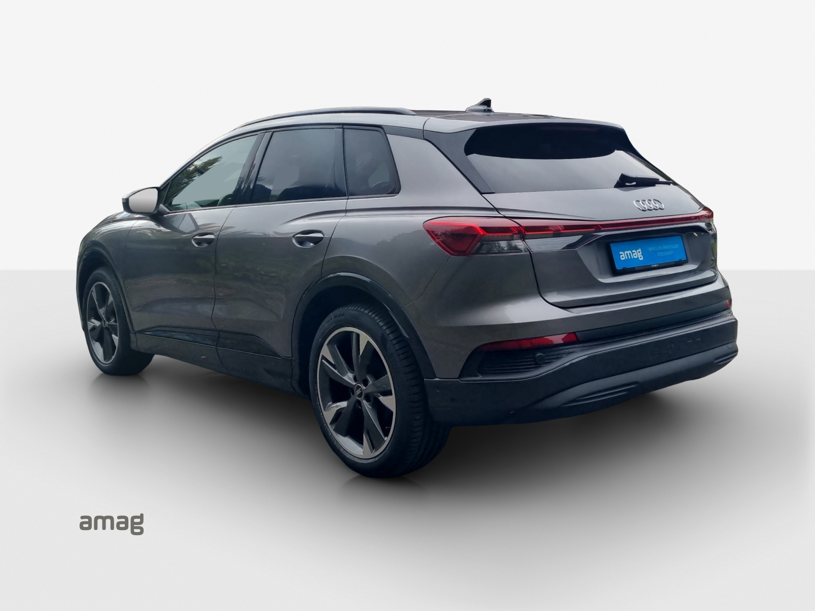 AUDI Q4 e-tron 45 quattro-showroom-element-2
