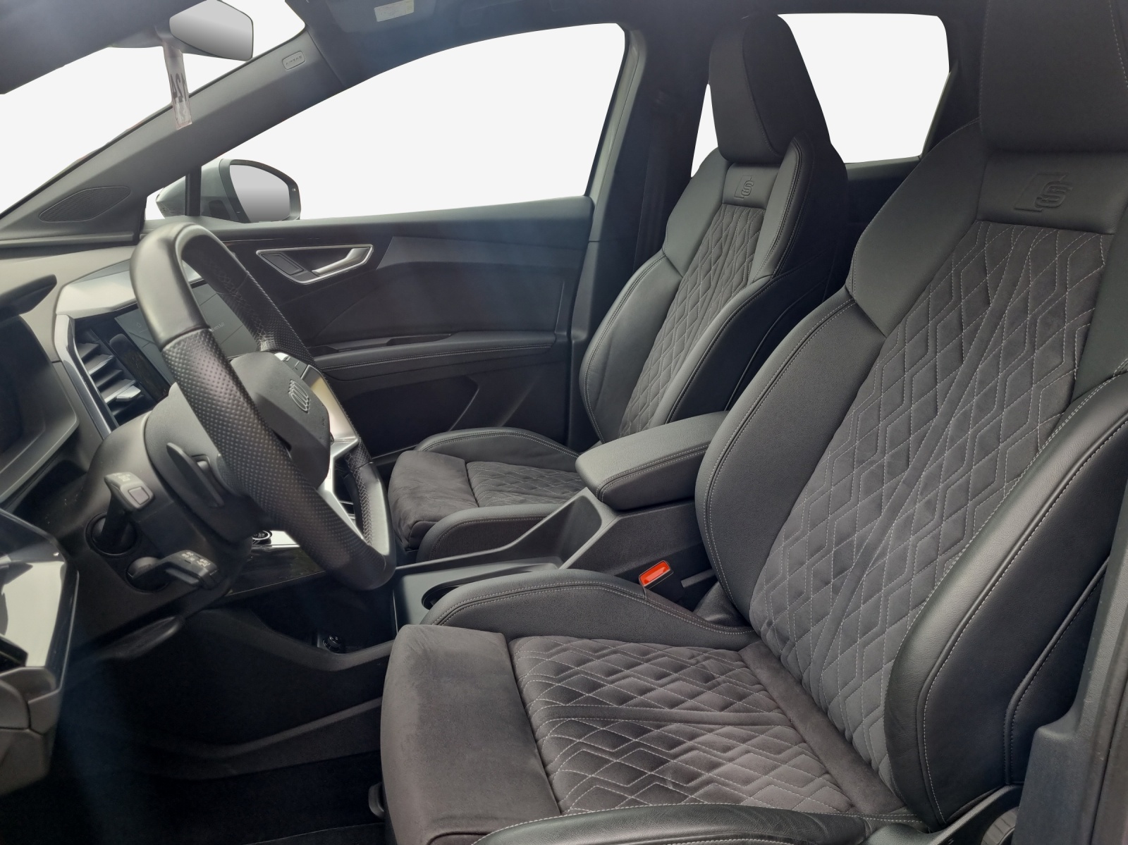 AUDI Q4 e-tron 45 quattro-image-8