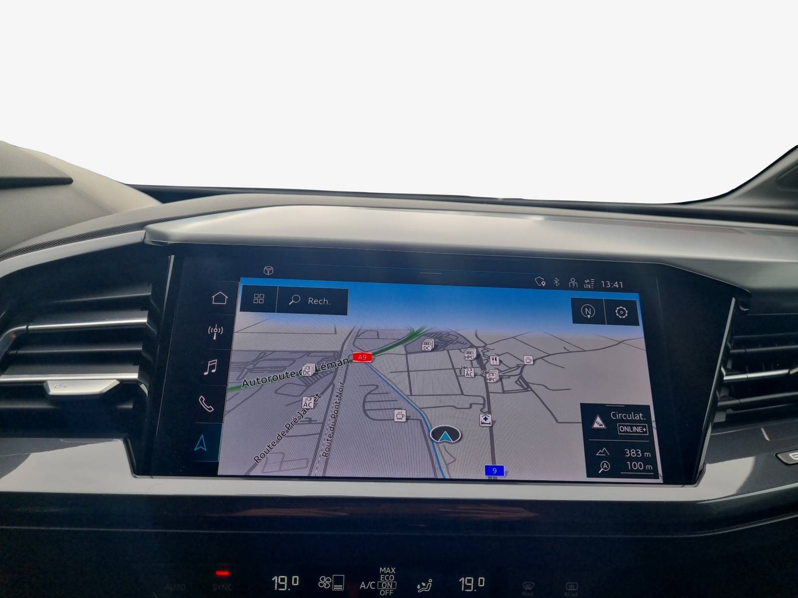 AUDI Q4 e-tron 45 quattro-image-15