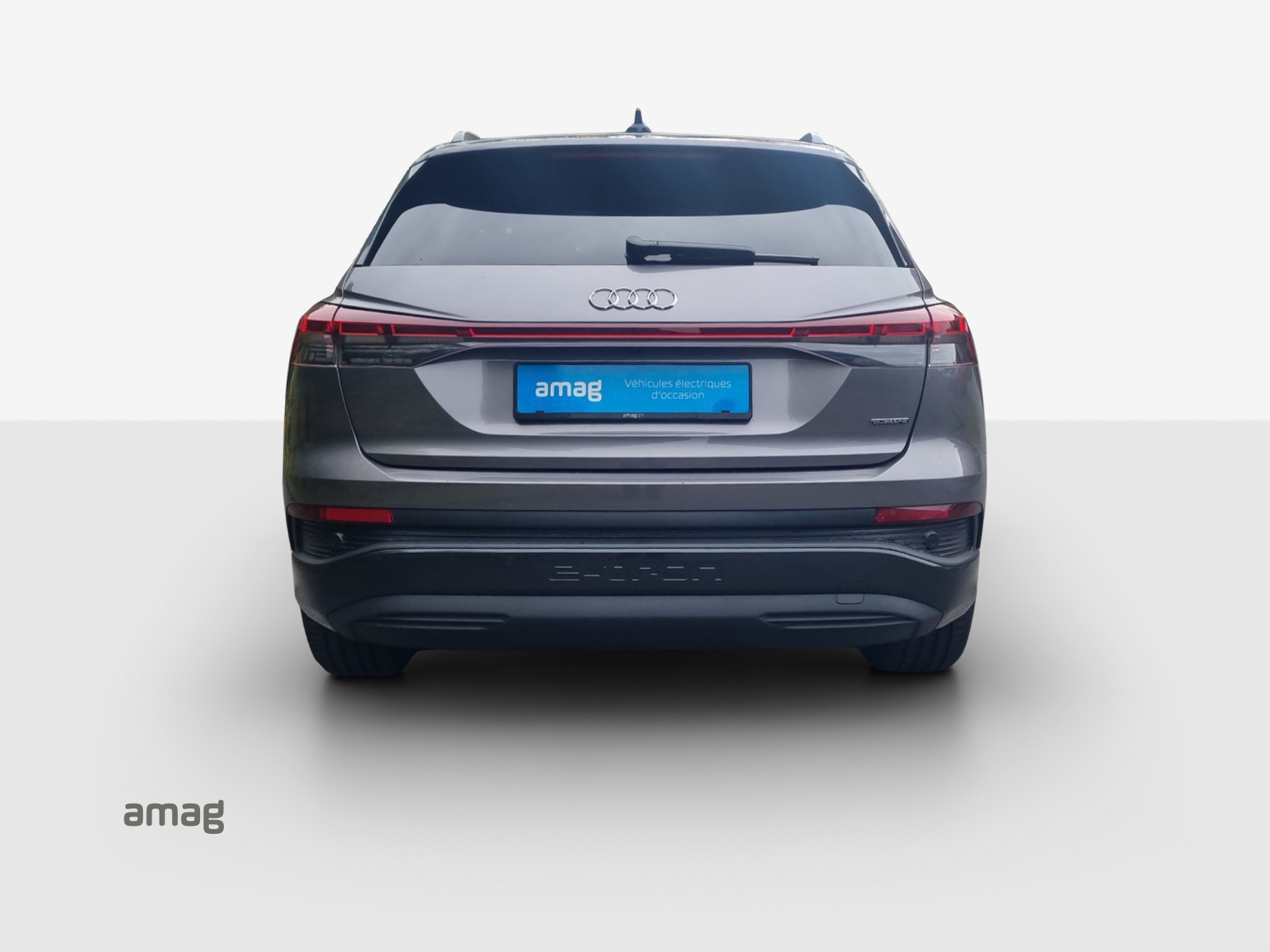AUDI Q4 e-tron 45 quattro-image-4