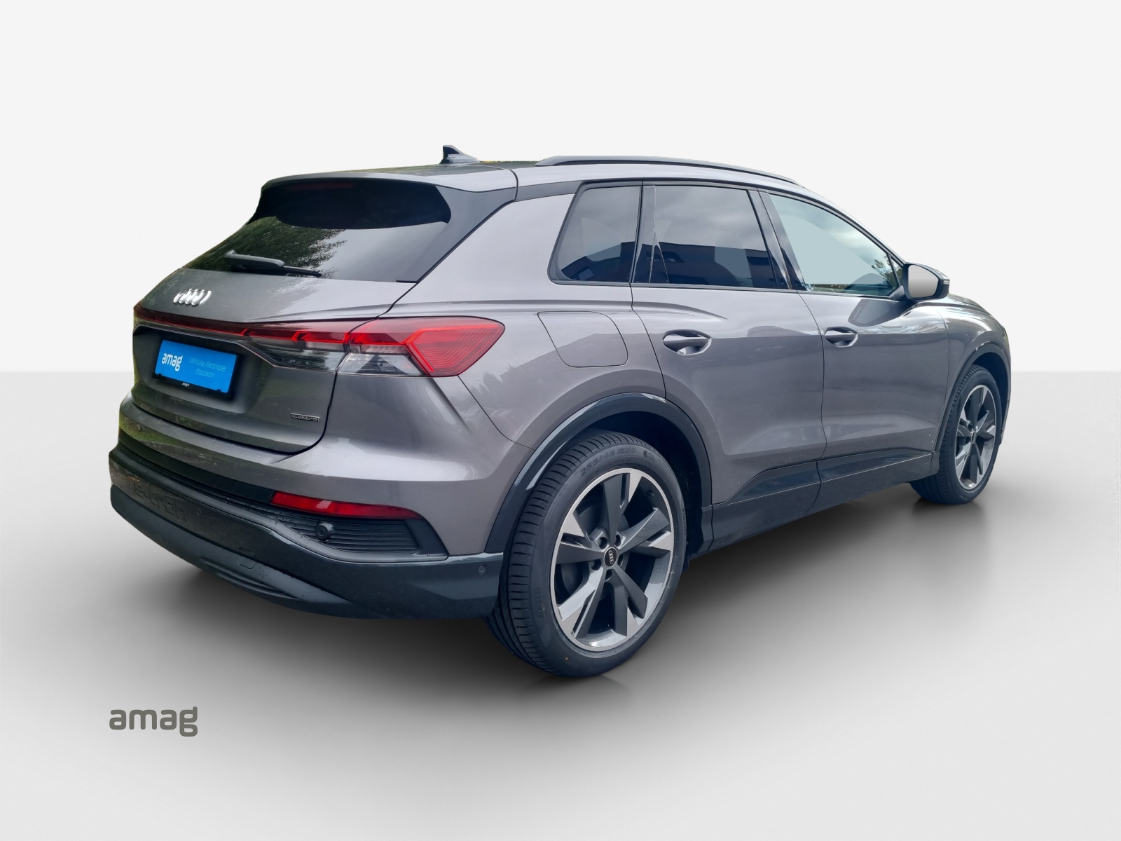 AUDI Q4 e-tron 45 quattro-image-5