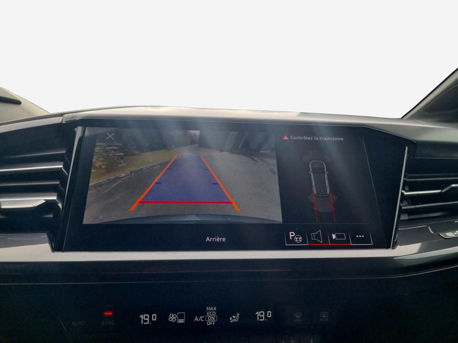 AUDI Q4 e-tron 45 quattro-image-14