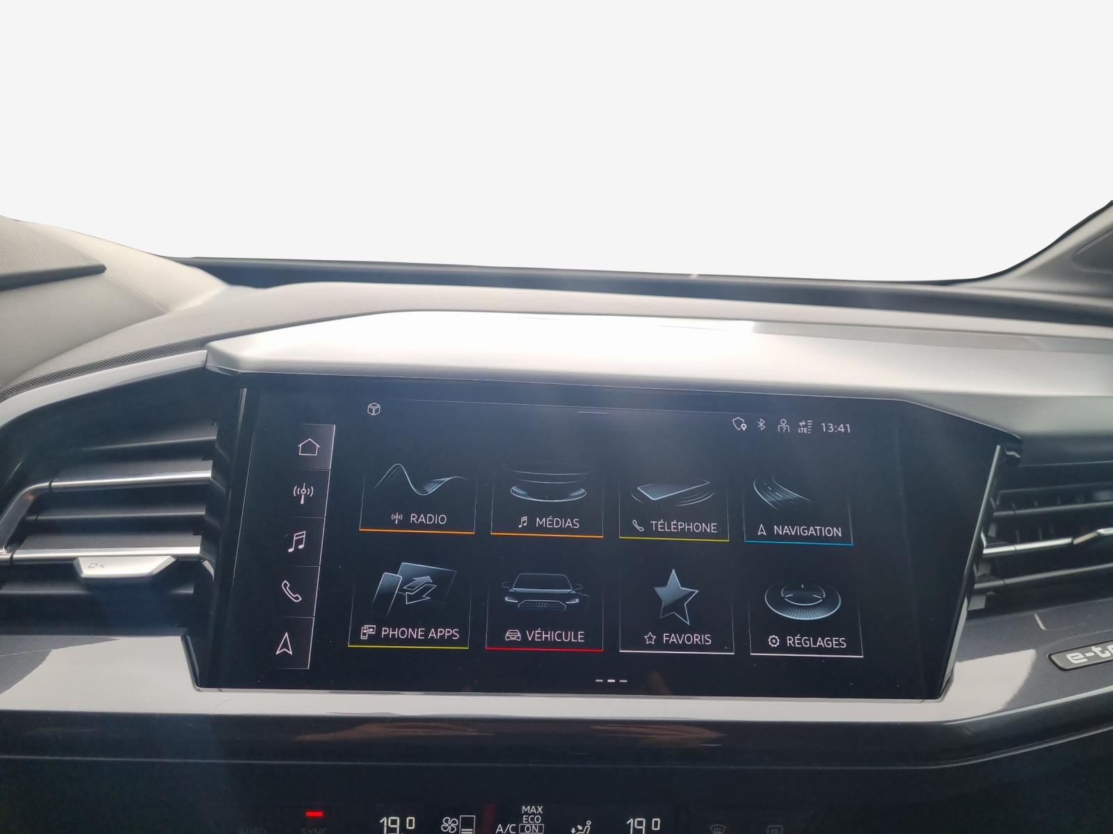 AUDI Q4 e-tron 45 quattro-image-16