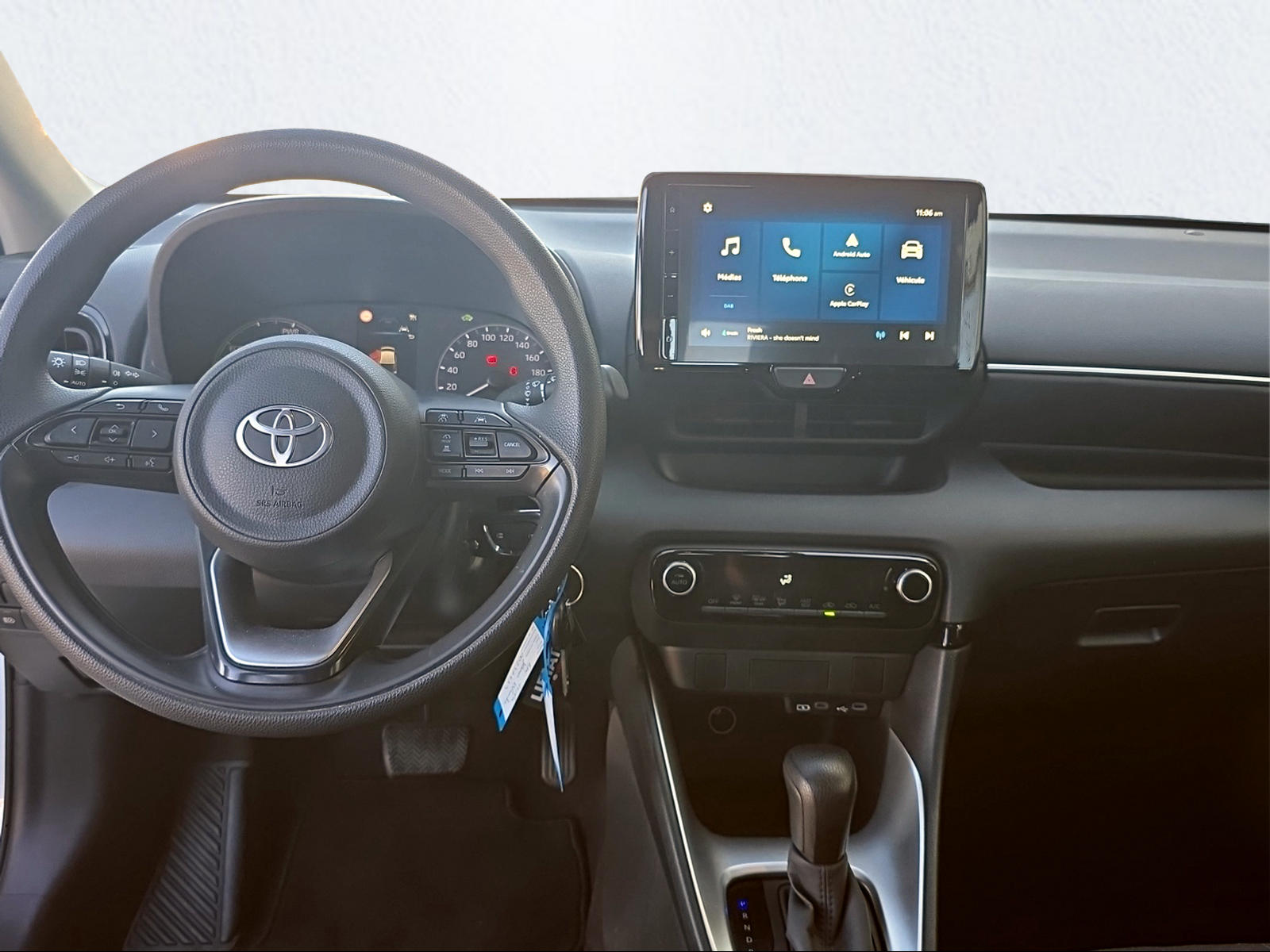 TOYOTA Yaris 1.5 Comfort e-CVT-image-10