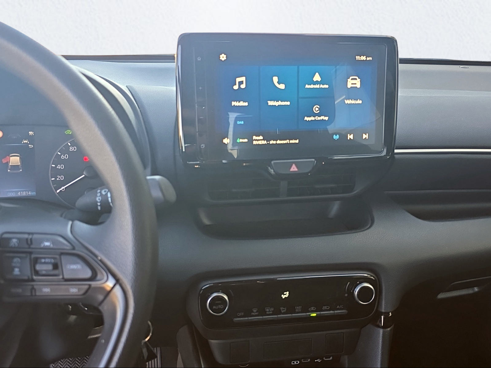 TOYOTA Yaris 1.5 Comfort e-CVT-image-12