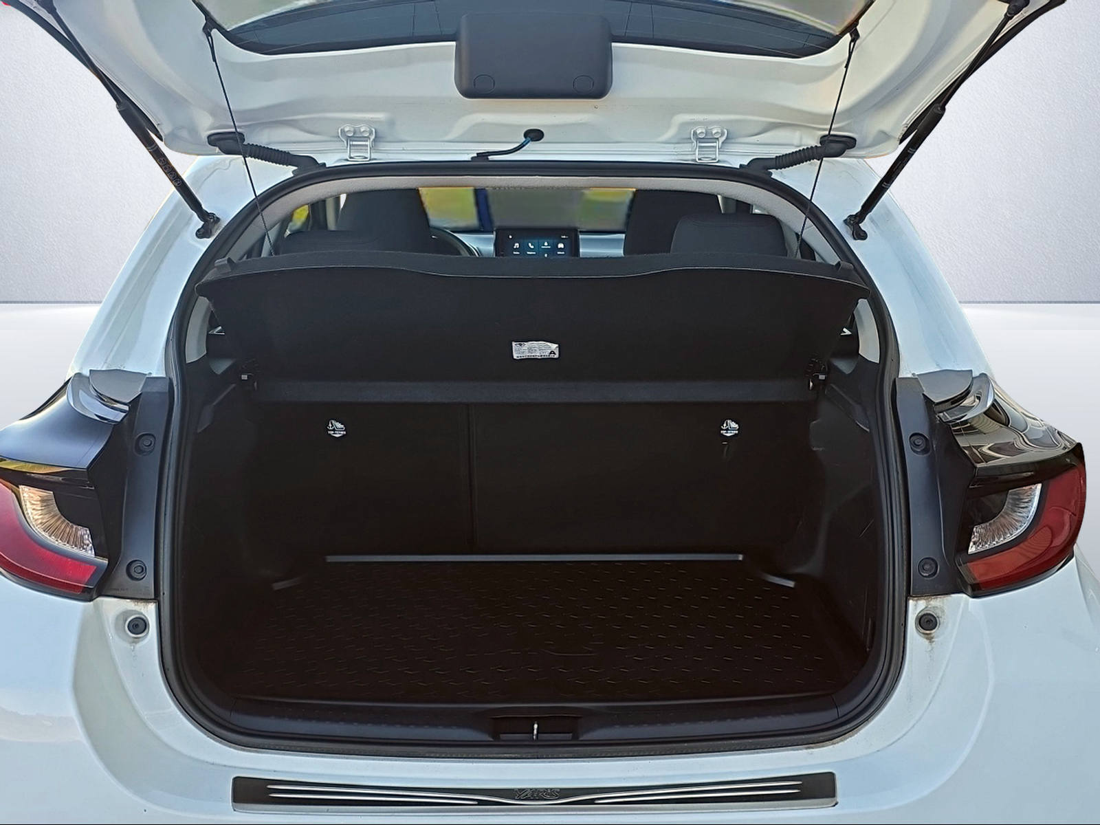 TOYOTA Yaris 1.5 Comfort e-CVT-image-4
