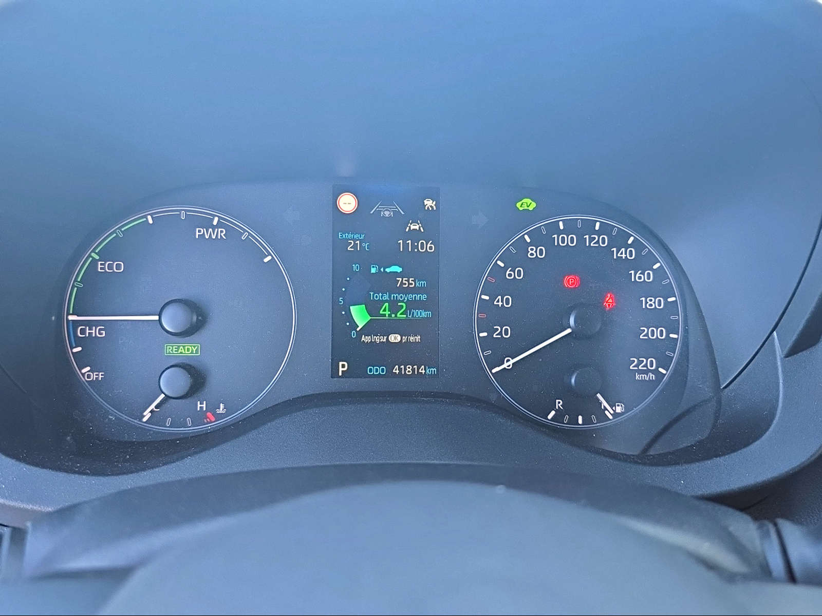 TOYOTA Yaris 1.5 Comfort e-CVT-image-11