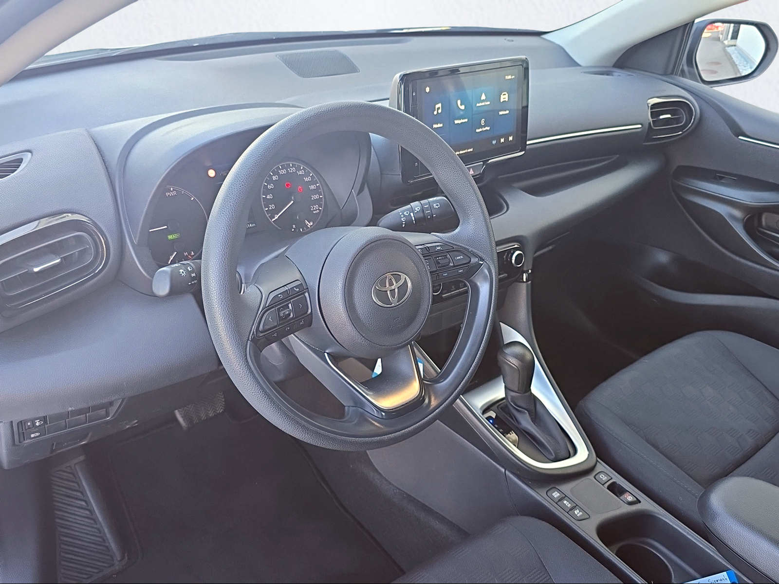 TOYOTA Yaris 1.5 Comfort e-CVT-image-9