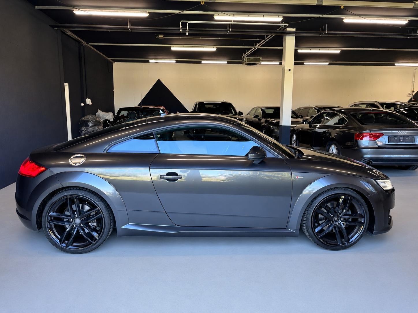 AUDI TT Coupé 2.0 TFSI S-tronic-image-8