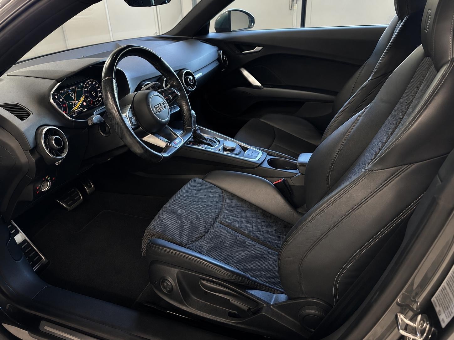 AUDI TT Coupé 2.0 TFSI S-tronic-image-13