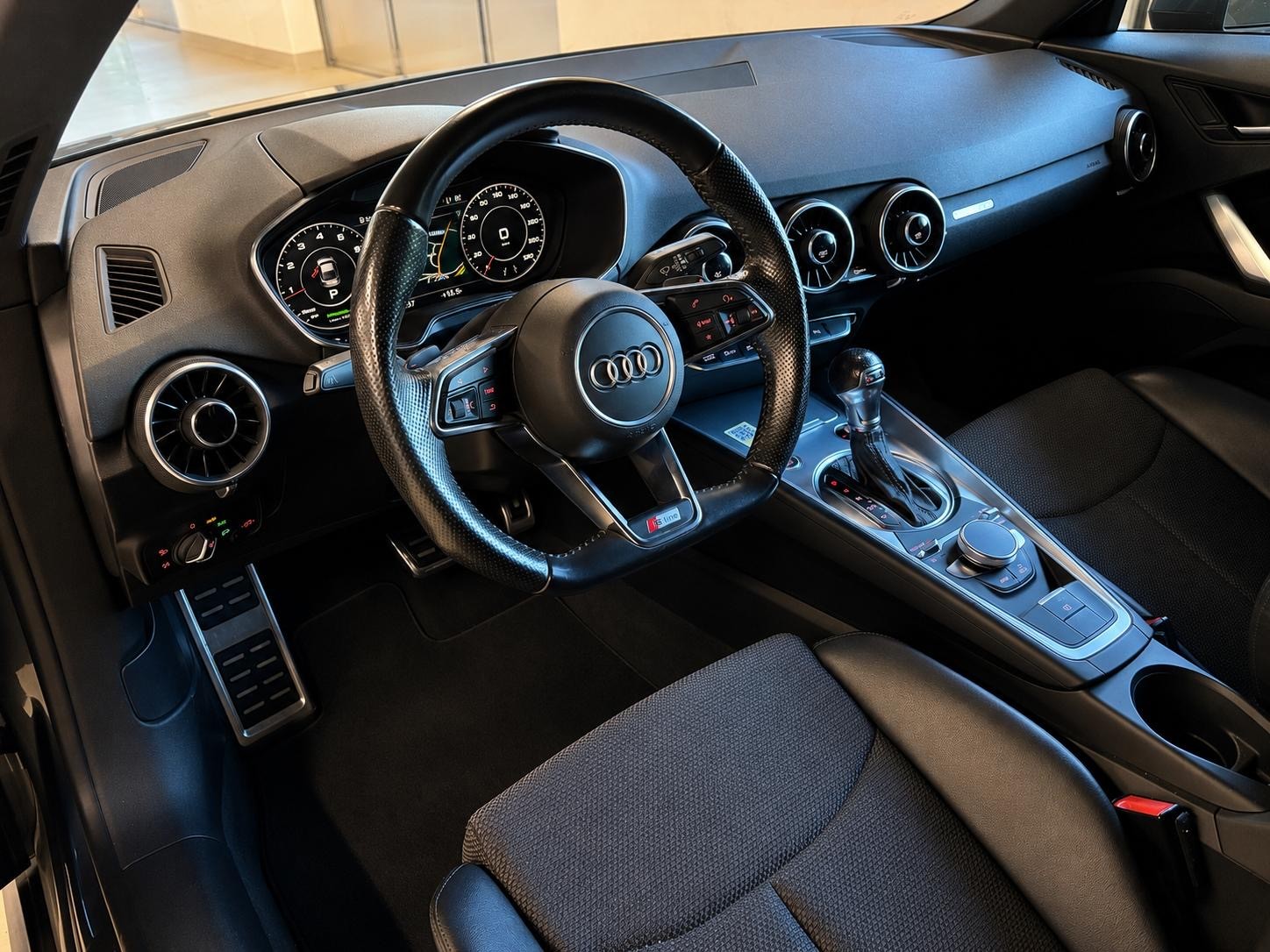 AUDI TT Coupé 2.0 TFSI S-tronic-image-12