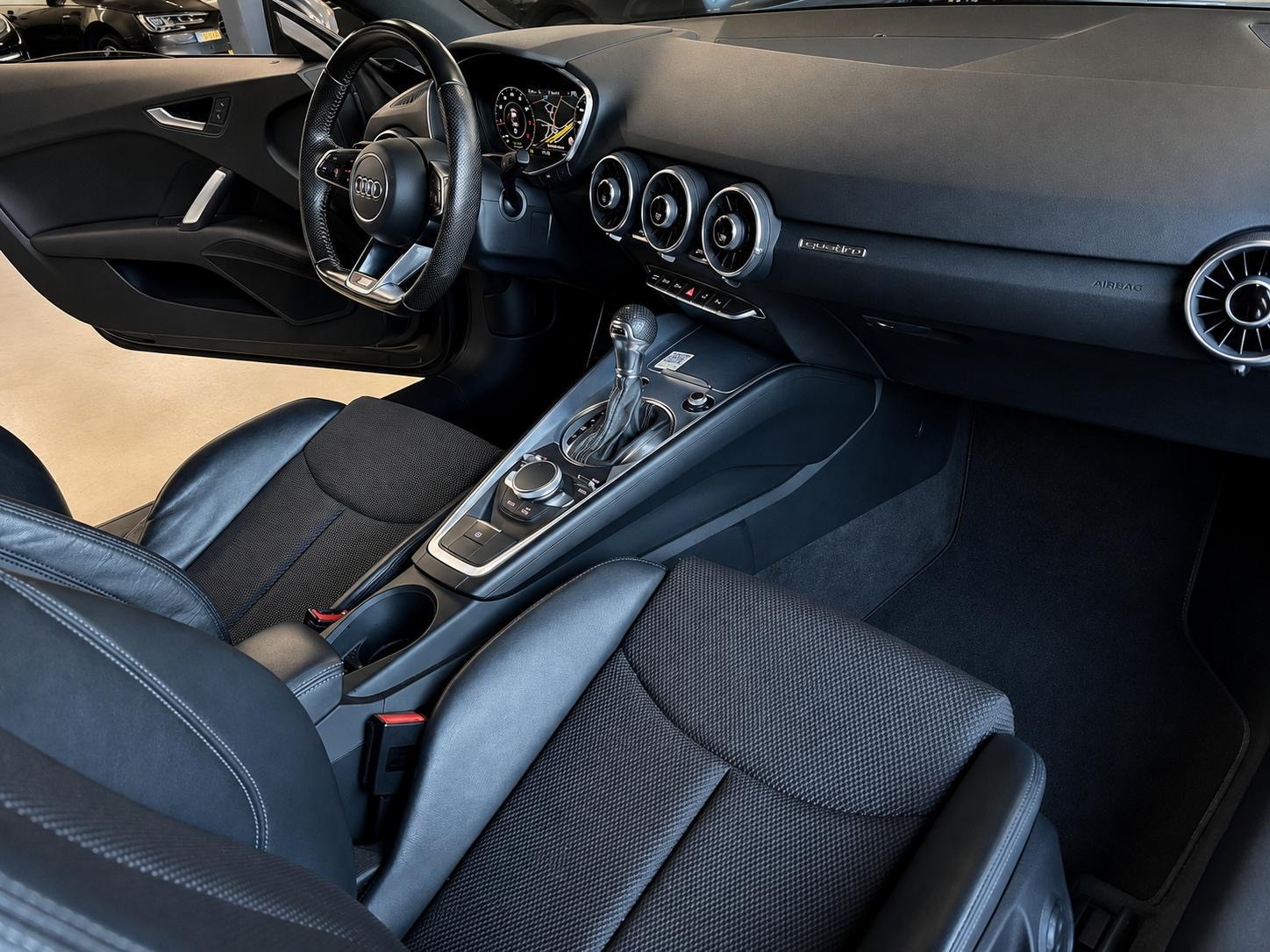 AUDI TT Coupé 2.0 TFSI S-tronic-image-11