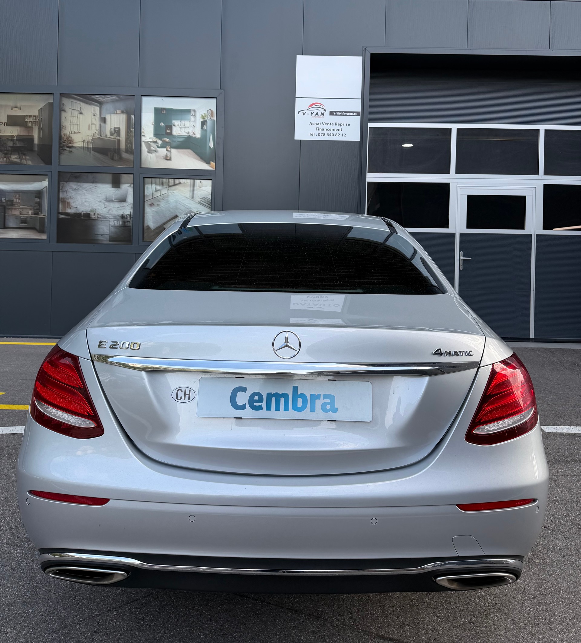 MERCEDES-BENZ E 200 4Matic 9G-Tronic-image-6
