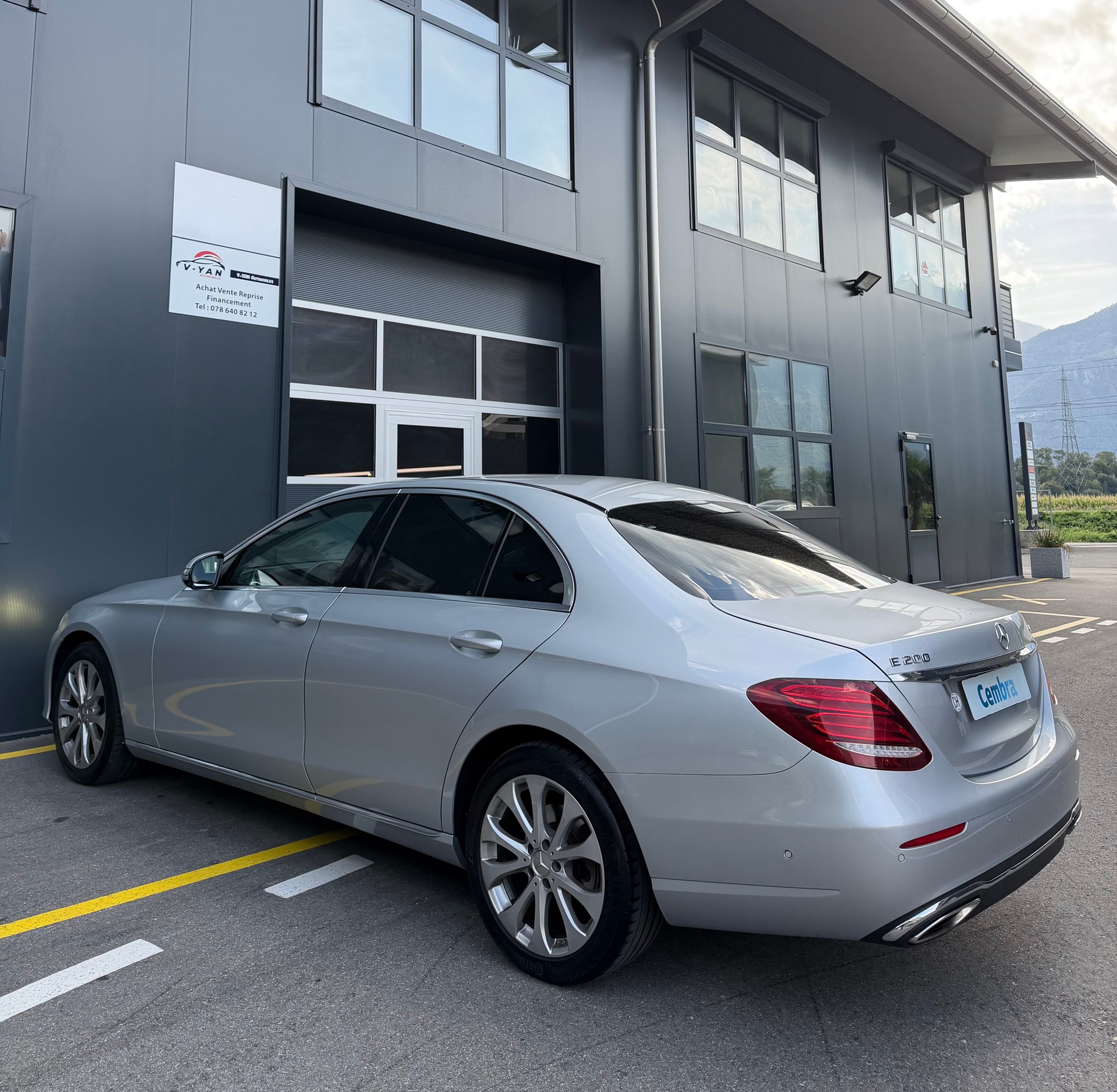 MERCEDES-BENZ E 200 4Matic 9G-Tronic-image-5