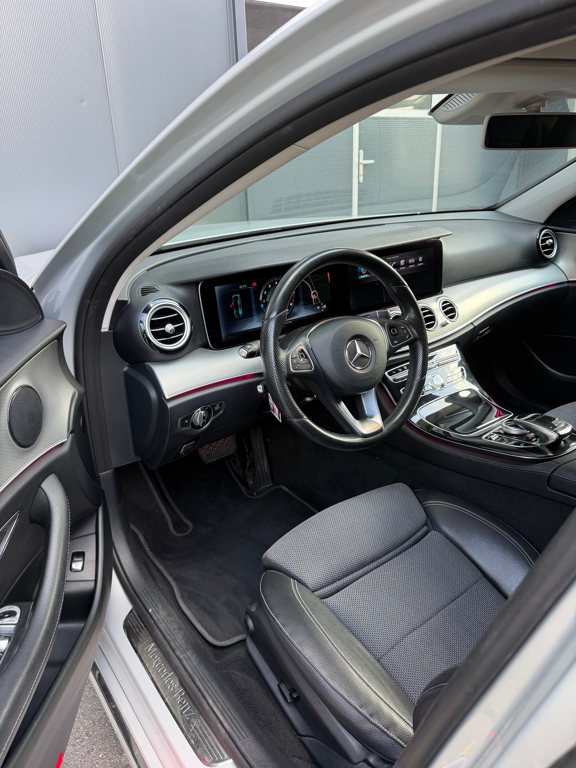 MERCEDES-BENZ E 200 4Matic 9G-Tronic-image-11