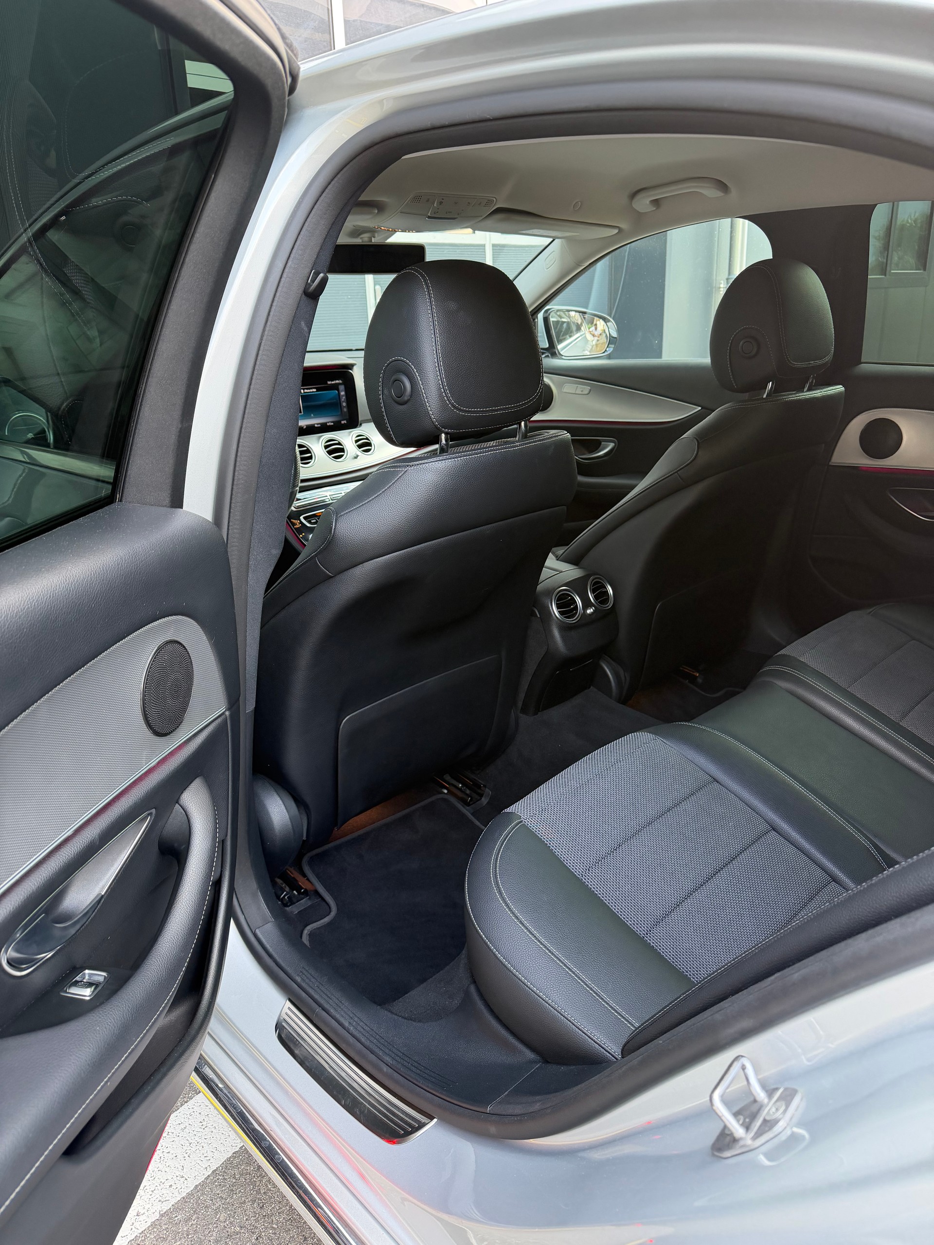 MERCEDES-BENZ E 200 4Matic 9G-Tronic-image-7