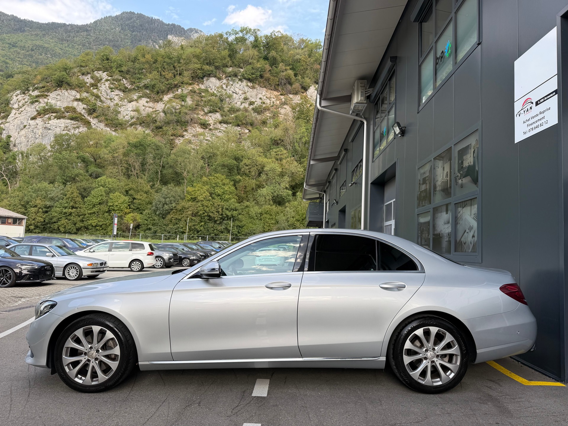 MERCEDES-BENZ E 200 4Matic 9G-Tronic-image-3